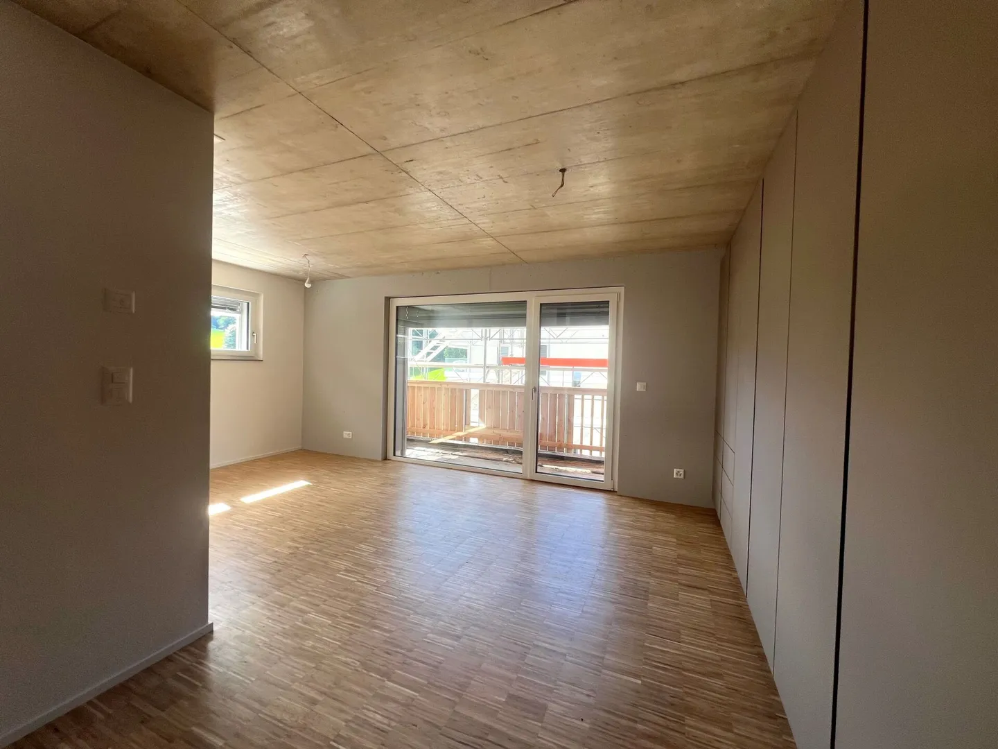 New high-end shared accommodation - Furnished rooms with balcony just steps from the train station! - Photo 2 of 14