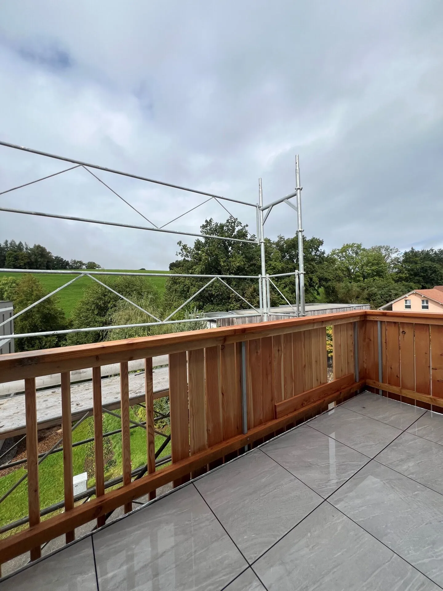 New high-end shared accommodation - Furnished rooms with balcony just steps from the train station! - Photo 3 of 14