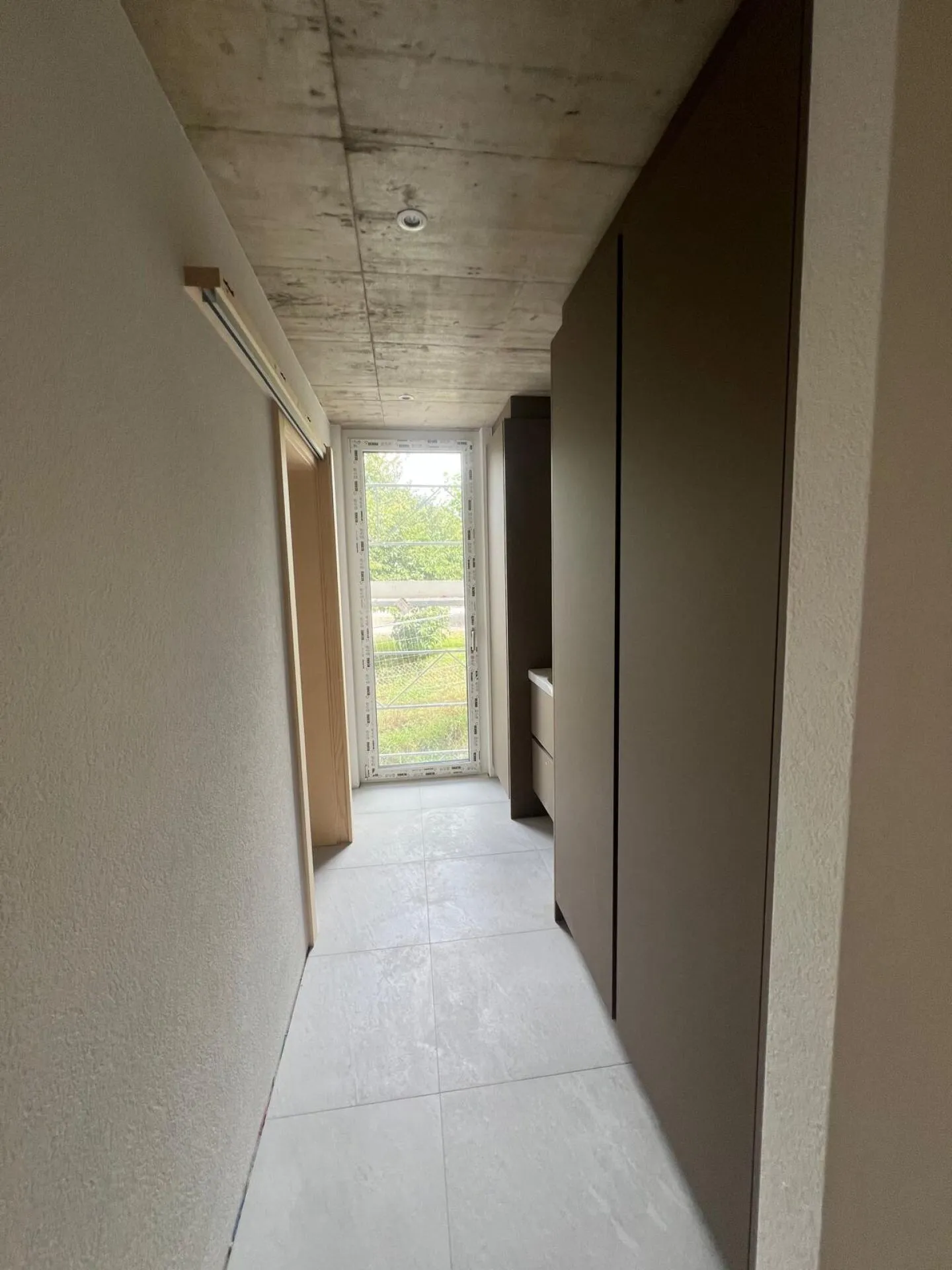 New high-end shared accommodation - Furnished rooms with balcony just steps from the train station! - Photo 8 of 14