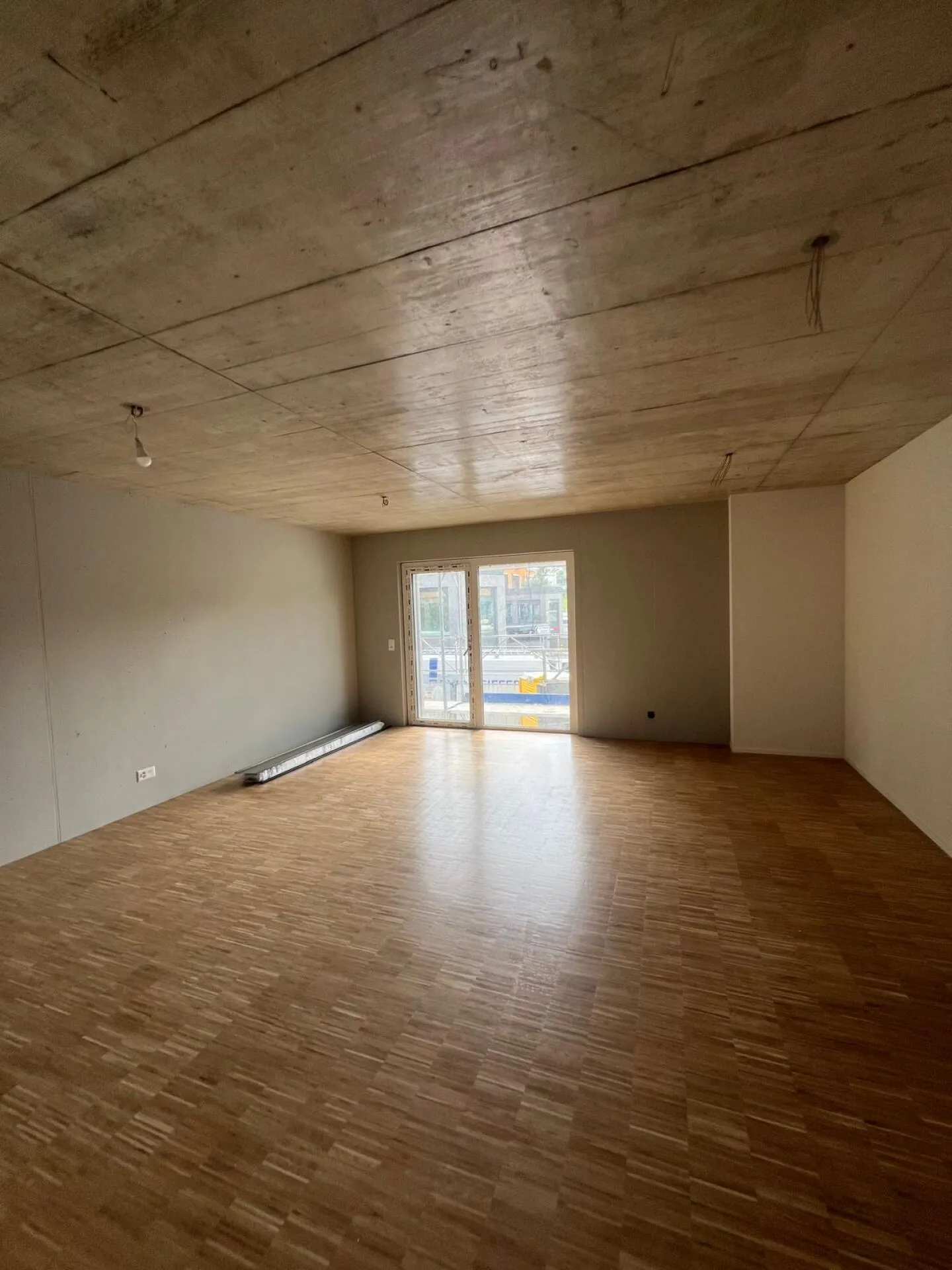 New high-end shared accommodation - Furnished rooms with balcony just steps from the train station! - Photo 13 of 14