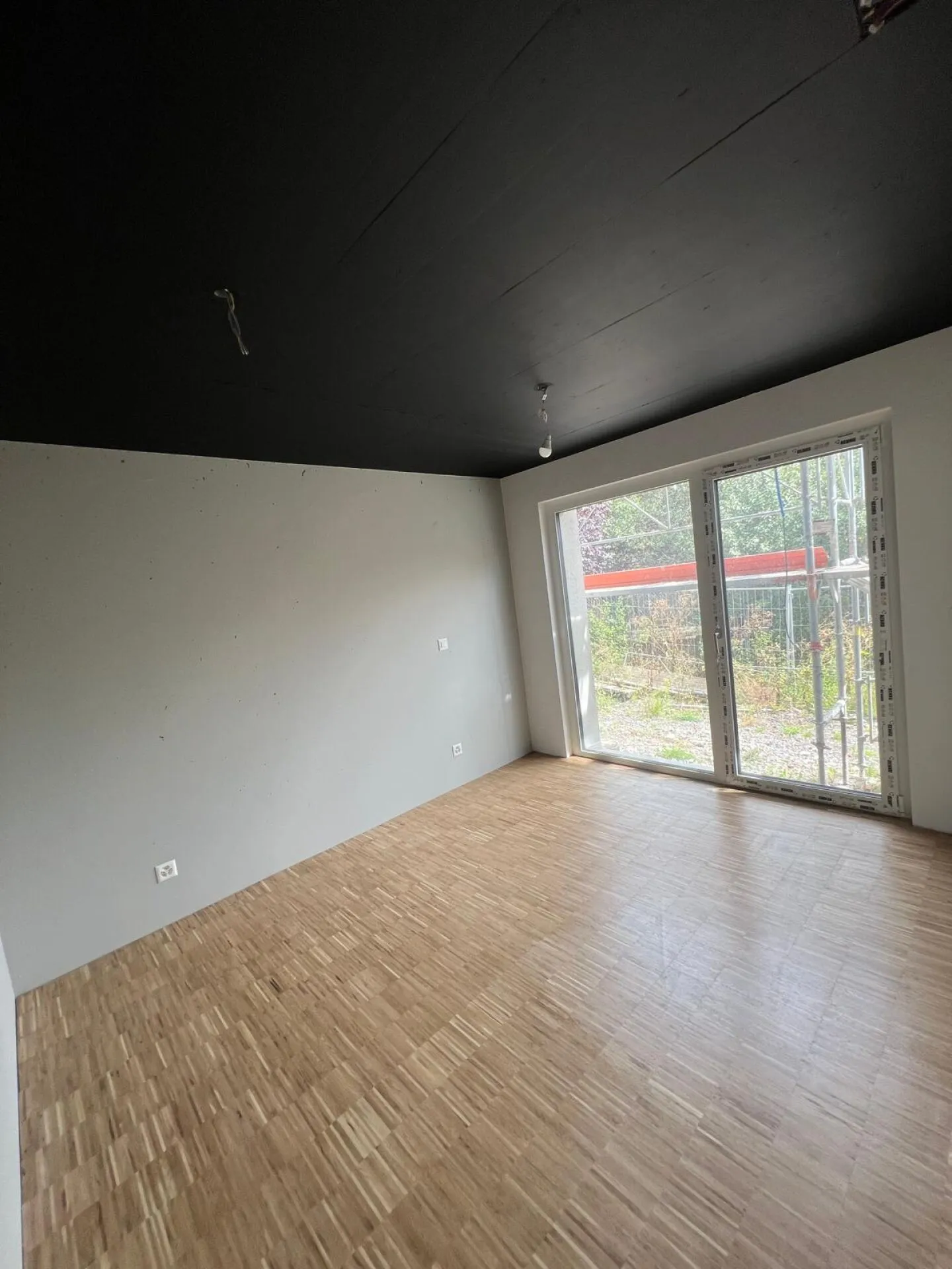 New high-end shared accommodation - Furnished rooms with balcony just steps from the train station! - Photo 5 of 14