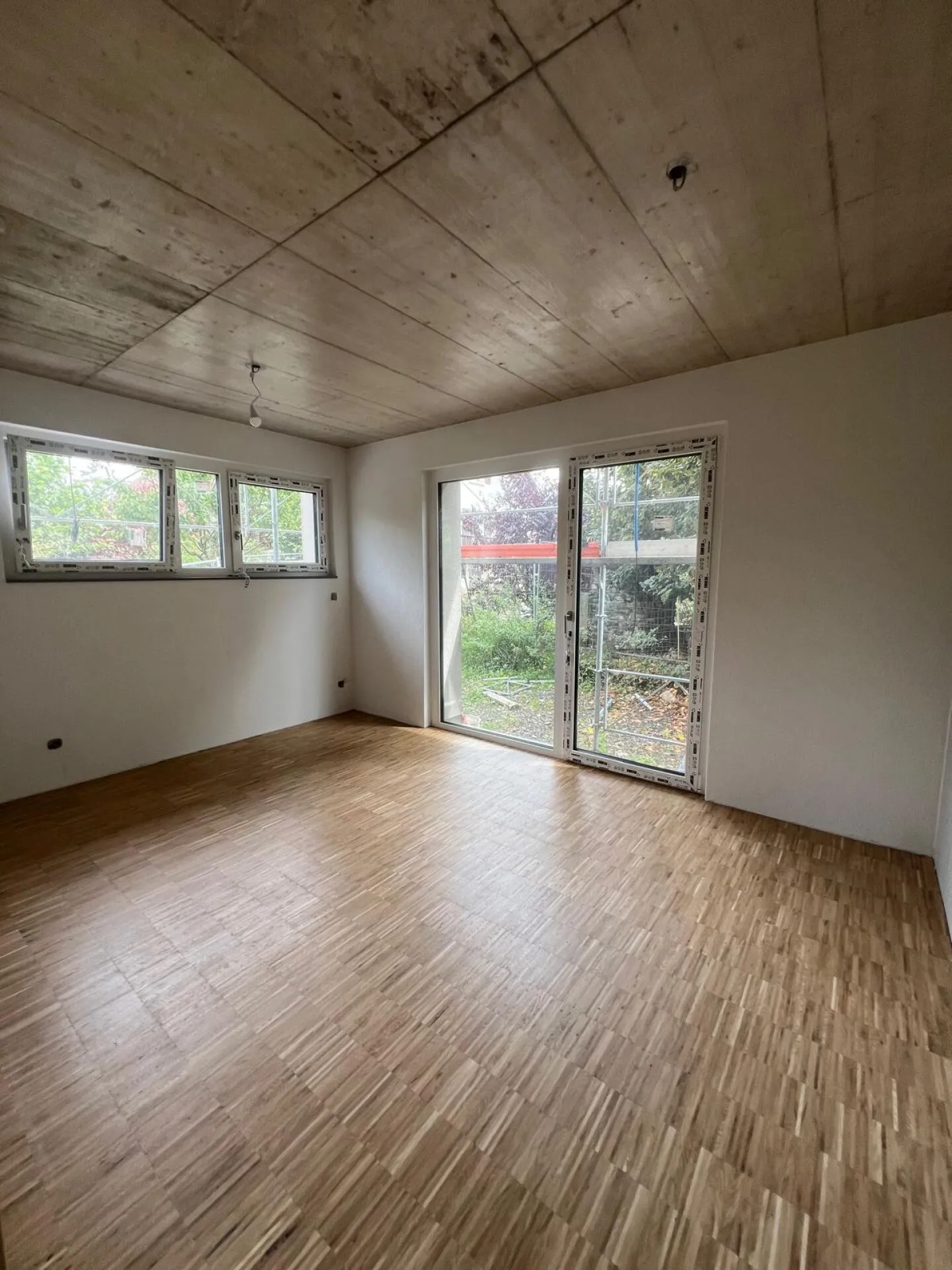 New high-end shared accommodation - Furnished rooms with balcony just steps from the train station! - Photo 6 of 14