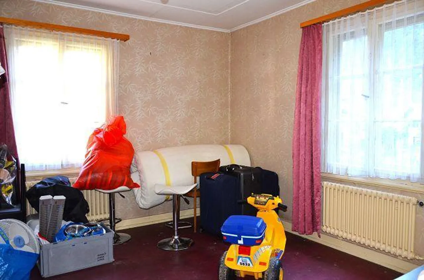 «Casa plurifamiliare di 3 app. anche a reddito da rinnovare con giardino / 3-Familienhaus zum Ausbauen mit Garten» - Foto 9 di 38