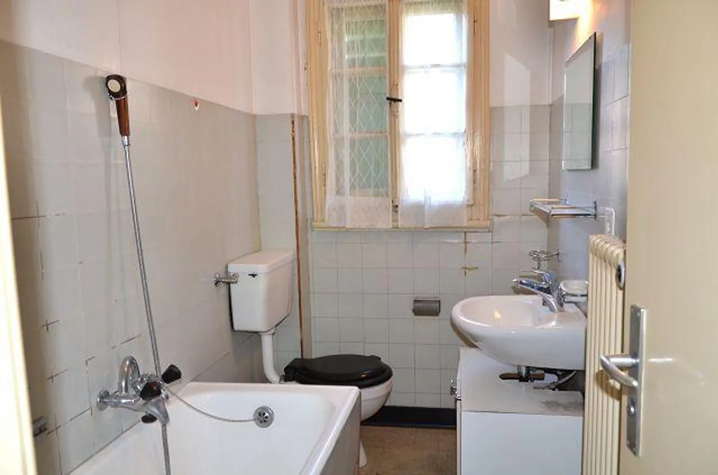 «Casa plurifamiliare di 3 app. anche a reddito da rinnovare con giardino / 3-Familienhaus zum Ausbauen mit Garten» - Foto 15 di 38