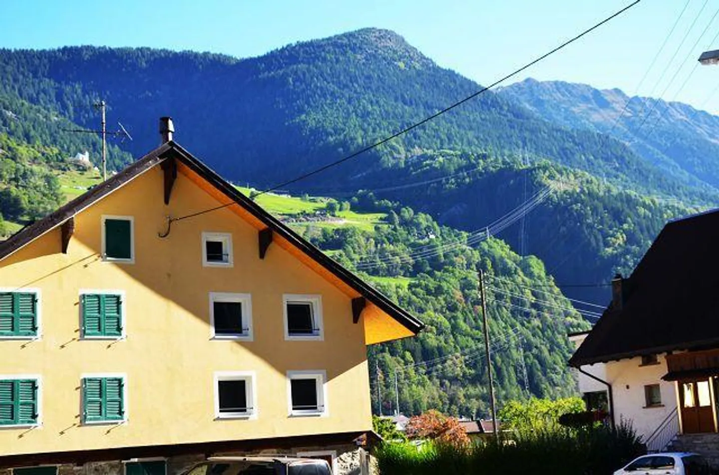 «Casa plurifamiliare di 3 app. anche a reddito da rinnovare con giardino / 3-Familienhaus zum Ausbauen mit Garten» - Foto 22 di 38
