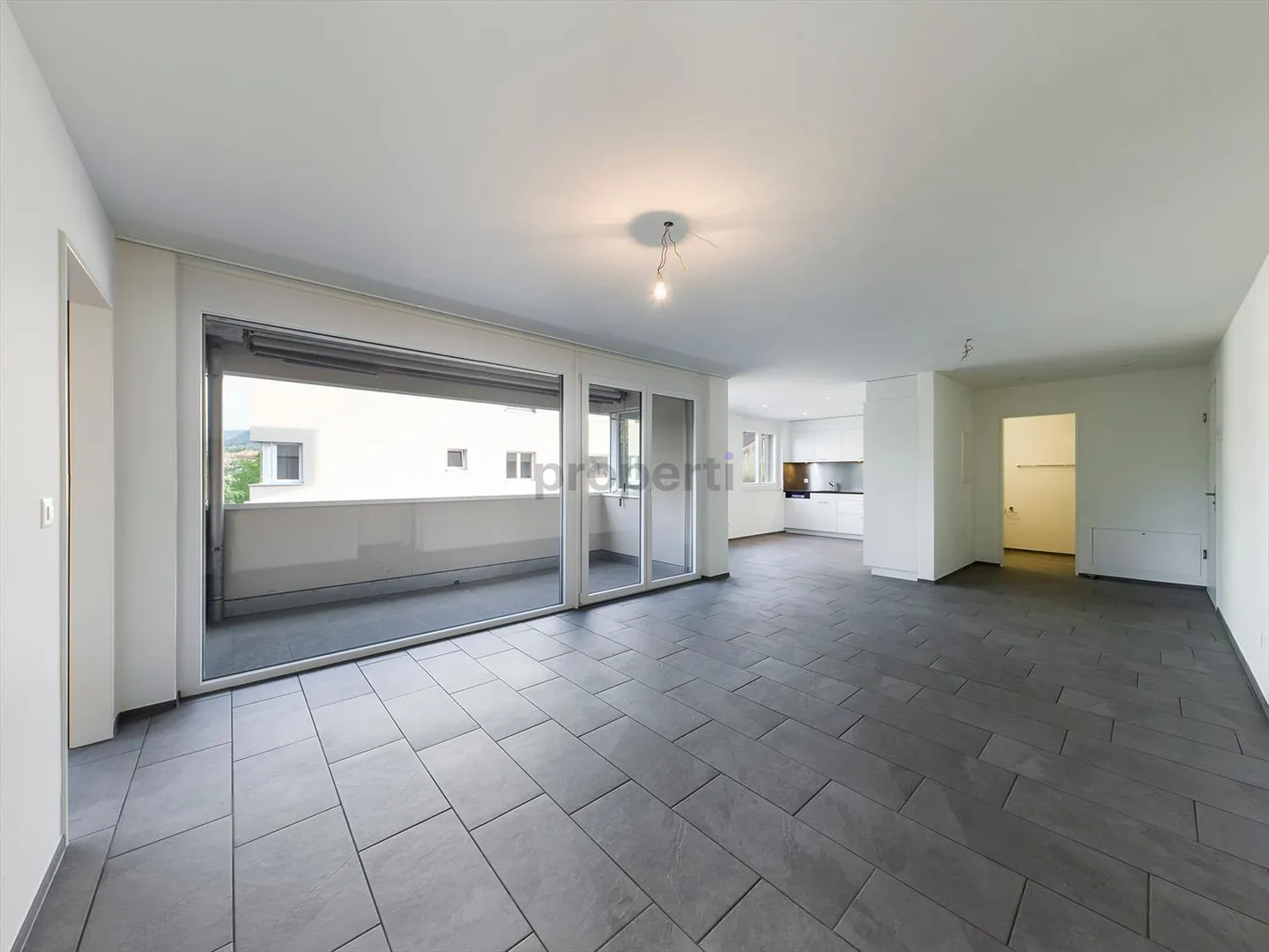 Luminoso appartamento di 4,5 stanze a Laufen - Foto 1 di 11