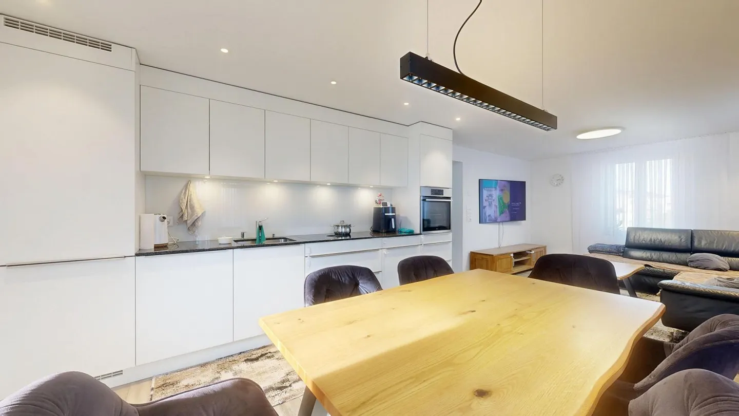 Casa multifamiliare ristrutturata con due appartamenti - Foto 3 di 10