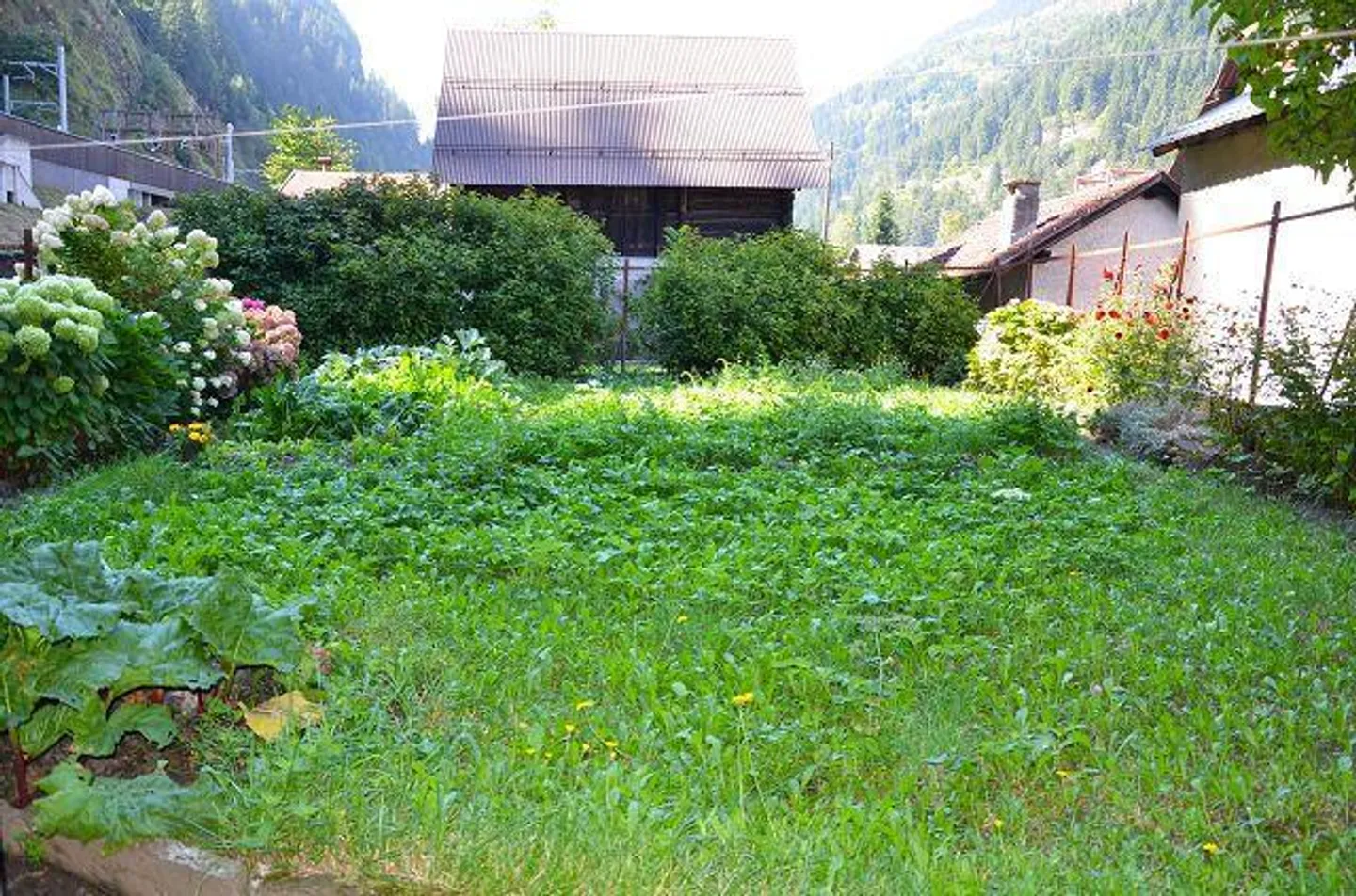 «Casa plurifamiliare di 3 app. anche a reddito da rinnovare con giardino / 3-Familienhaus zum Ausbauen mit Garten» - Foto 24 di 38