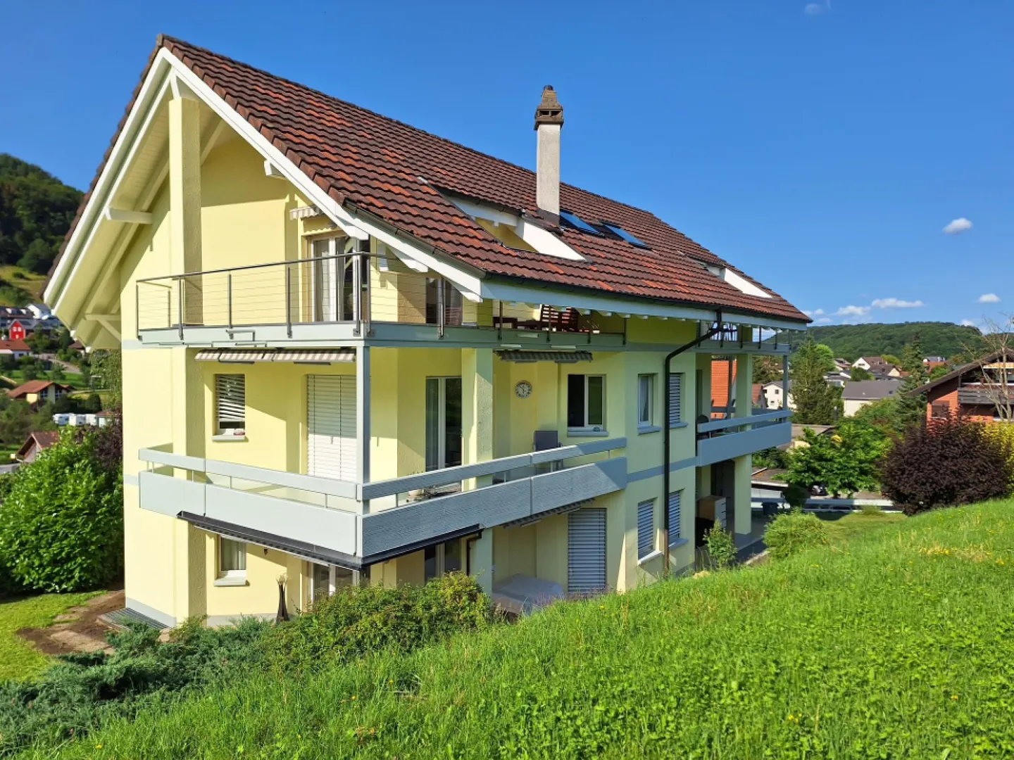 Casa multifamiliare ben tenuta in ottime condizioni, inquilini solidi, bella posizione - Foto 2 di 35