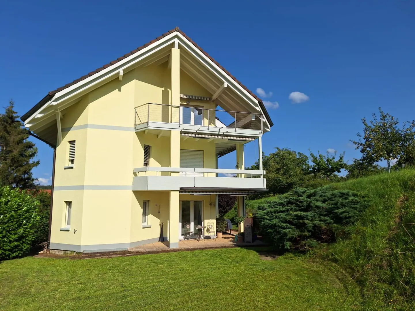 Casa multifamiliare ben tenuta in ottime condizioni, inquilini solidi, bella posizione - Foto 3 di 35