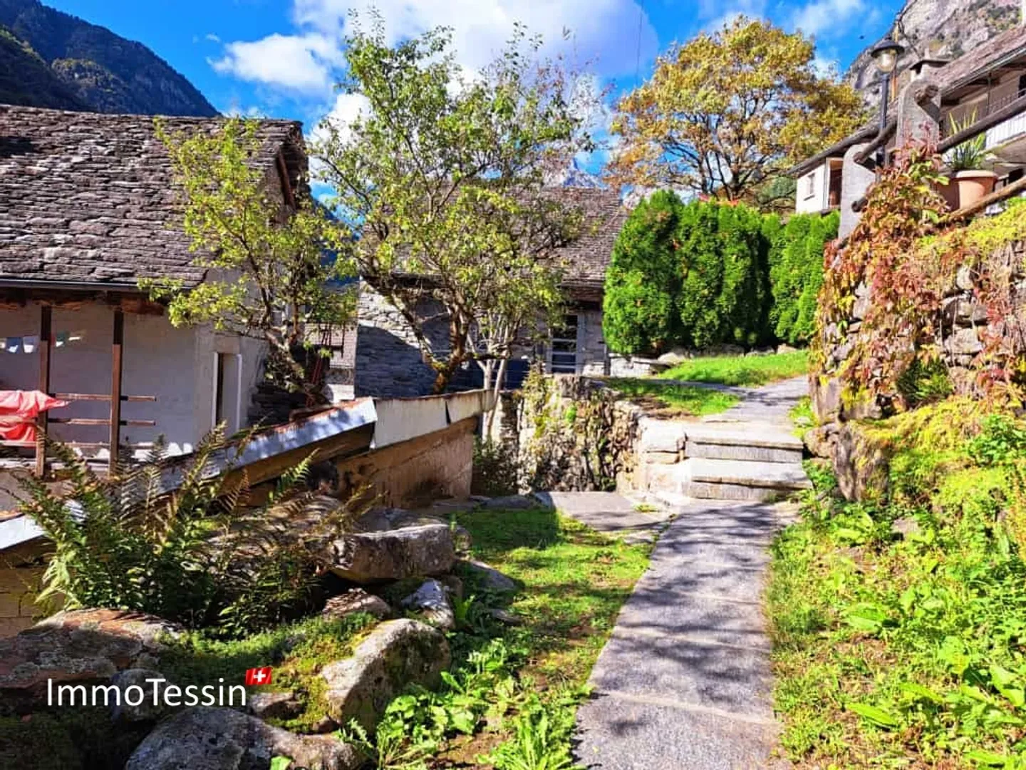 Rareté : L'élégance rencontre la nature, rustico exclusif avec vue panoramique au cœur de la vallée de Verzasca - Photo 4 sur 13