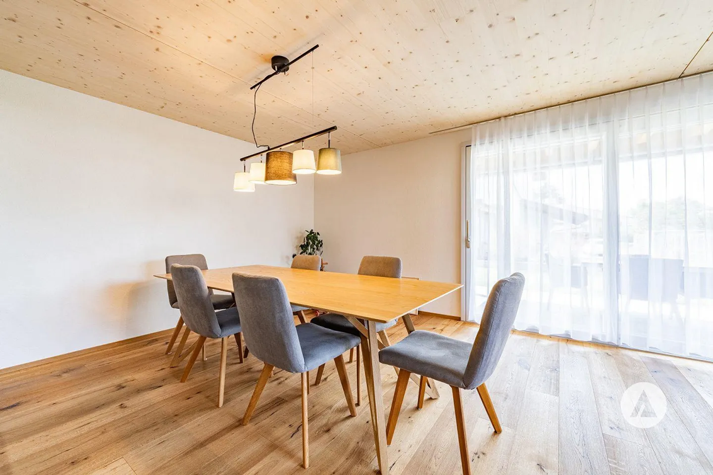 Newly built living comfort on two levels - Photo 2 of 13