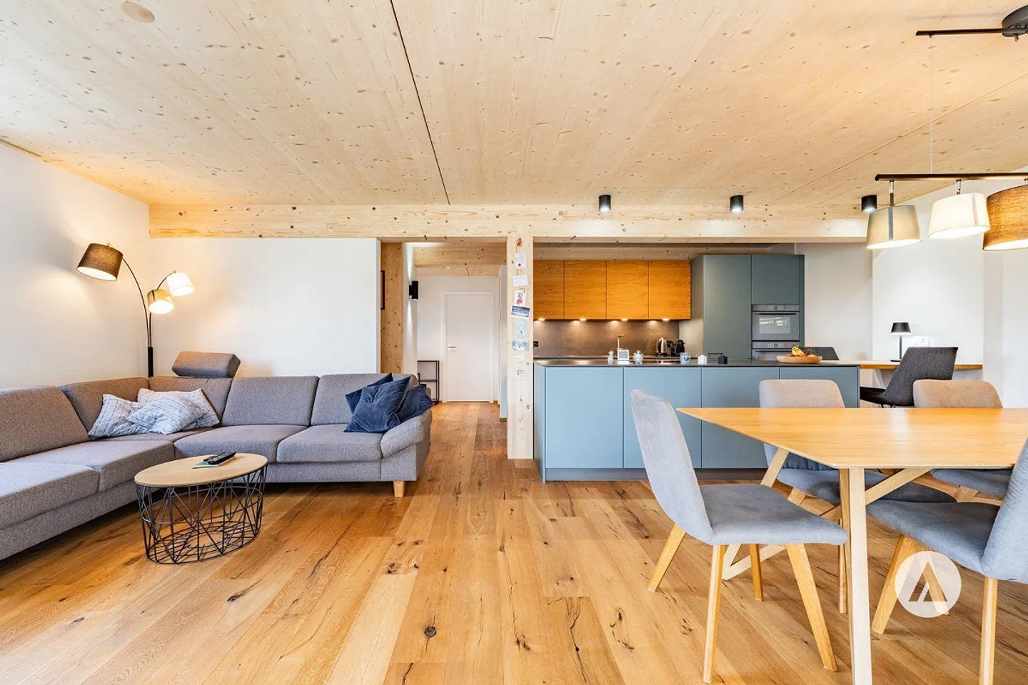 Newly built living comfort on two levels - Photo 3 of 13