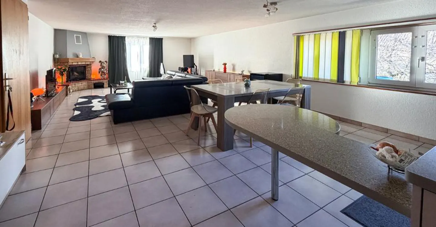 In vendita - Appartamento di 2,5 locali in condominio con posto auto in vendita. - Foto 1 di 10