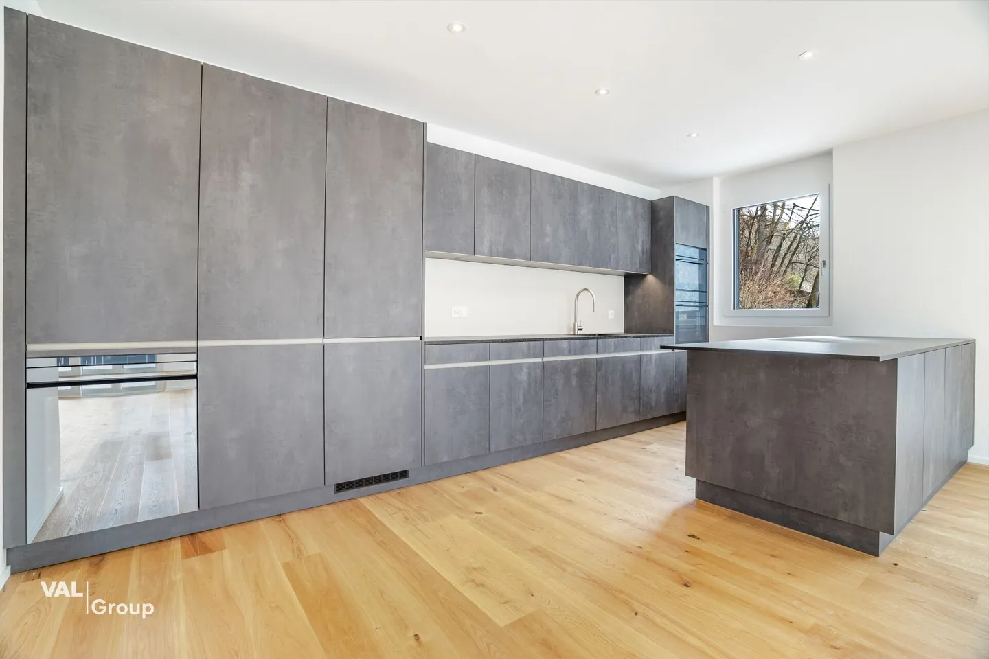 Unique 4.5-room penthouse apartment in Visp - modern living with the best view - Photo 2 of 8
