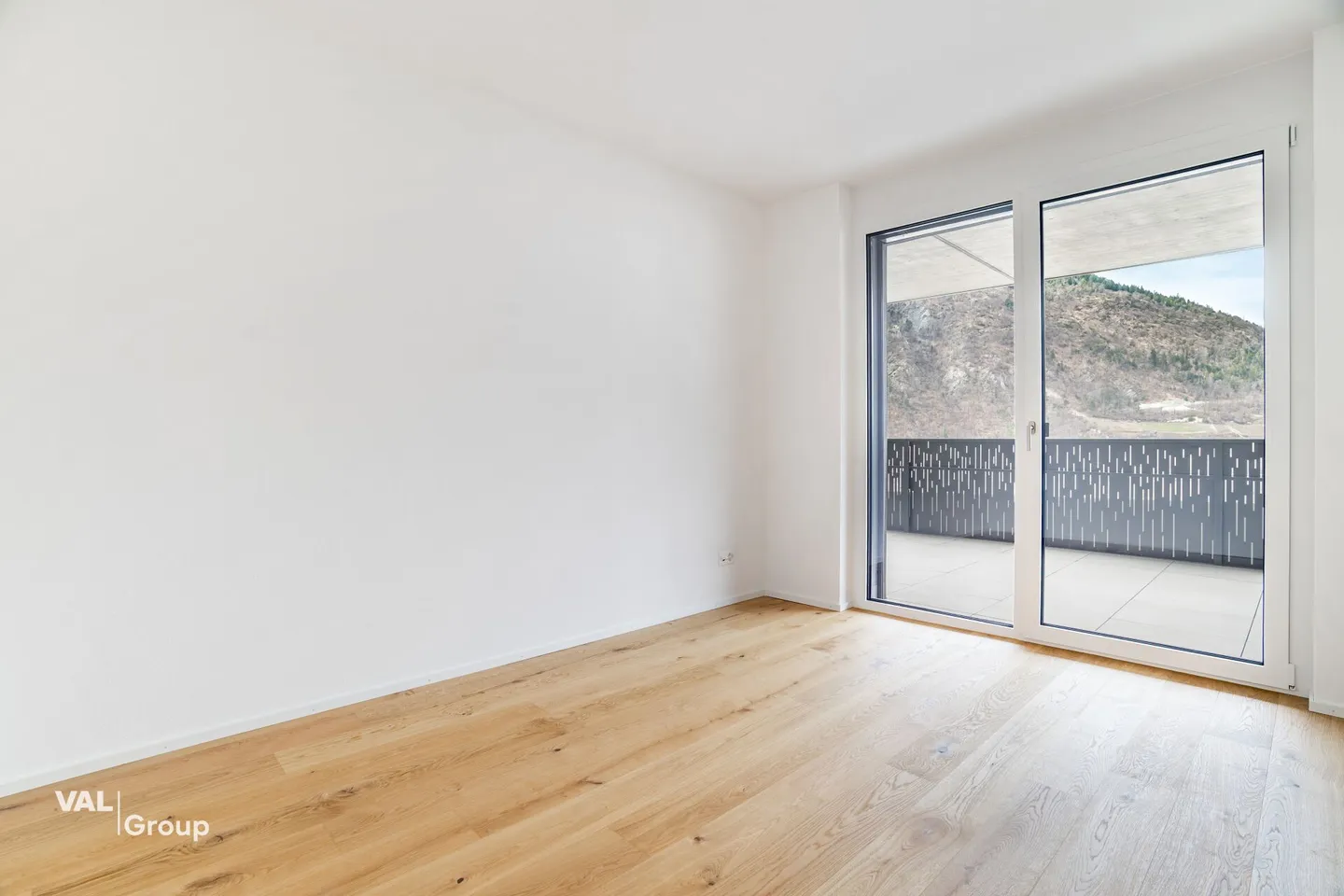 Unique 4.5-room penthouse apartment in Visp - modern living with the best view - Photo 6 of 8