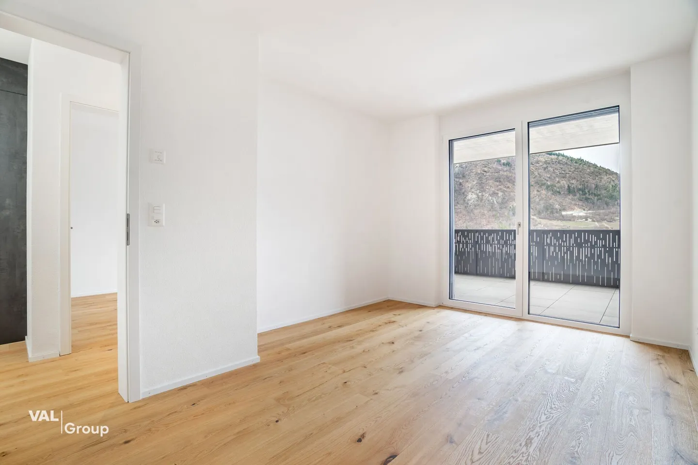 Unique 4.5-room penthouse apartment in Visp - modern living with the best view - Photo 4 of 8