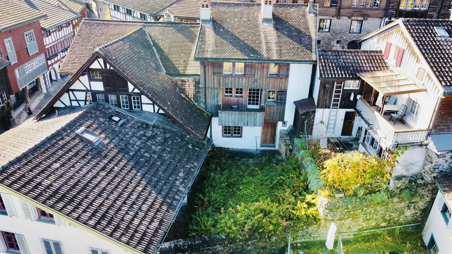 Stilvolles Wohnhaus im Städtli mit Garten und Atelier - Foto 17 von 25