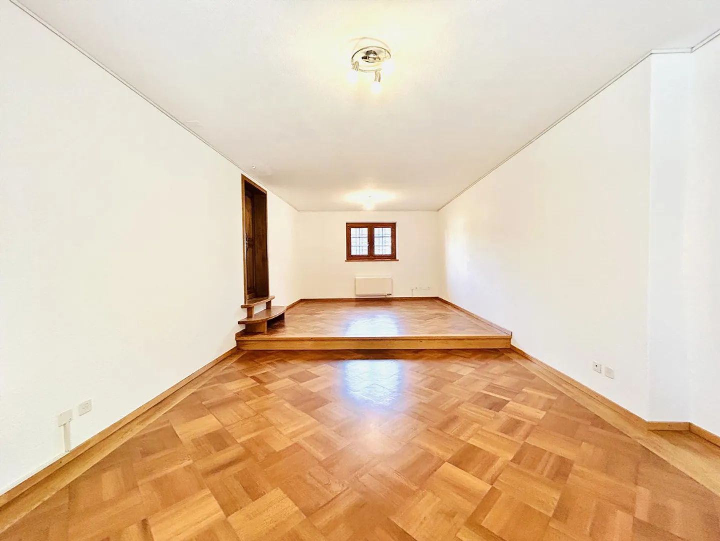 Stilvolles Wohnhaus im Städtli mit Garten und Atelier - Foto 12 von 25