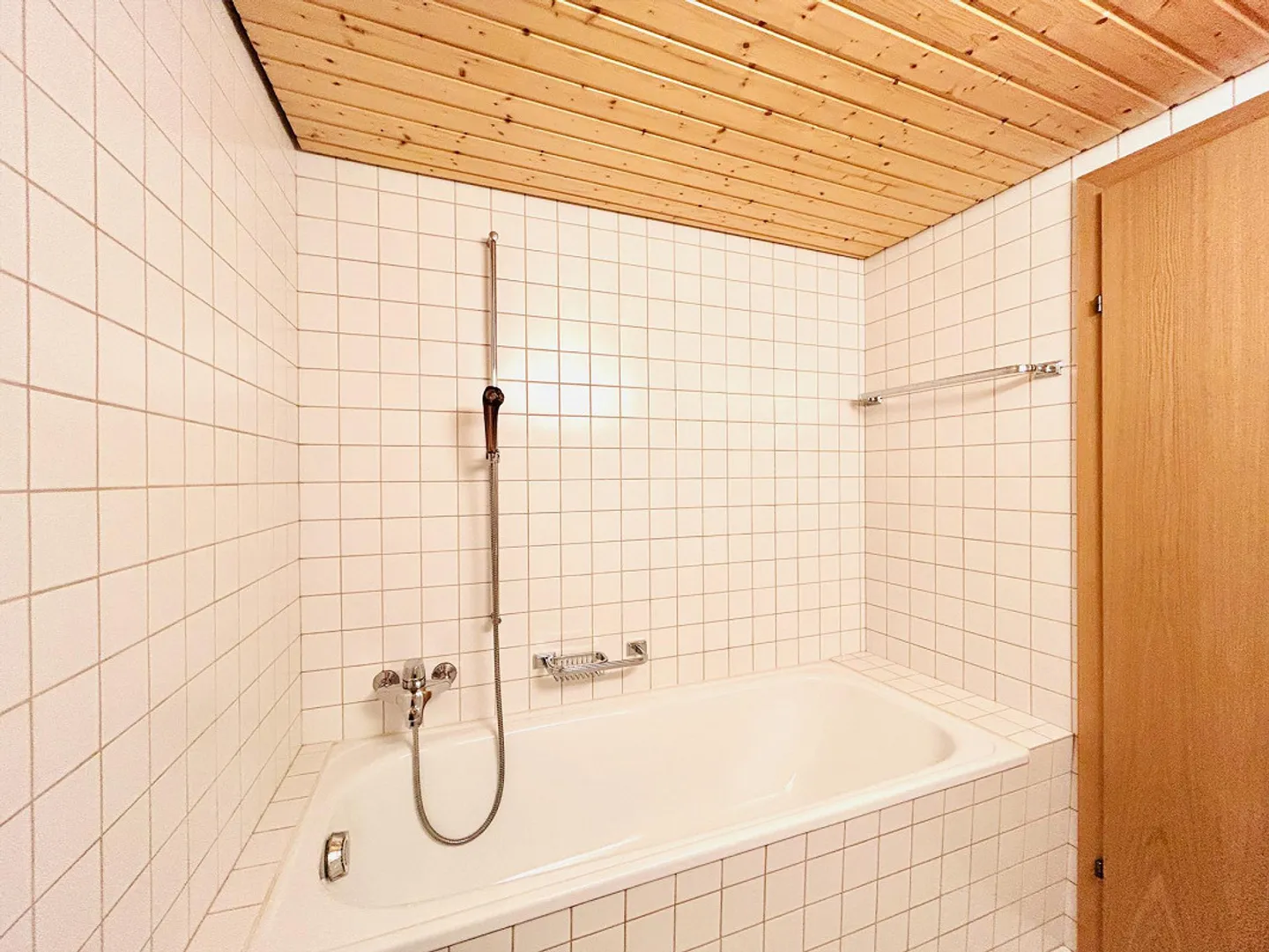 Stilvolles Wohnhaus im Städtli mit Garten und Atelier - Foto 18 von 25