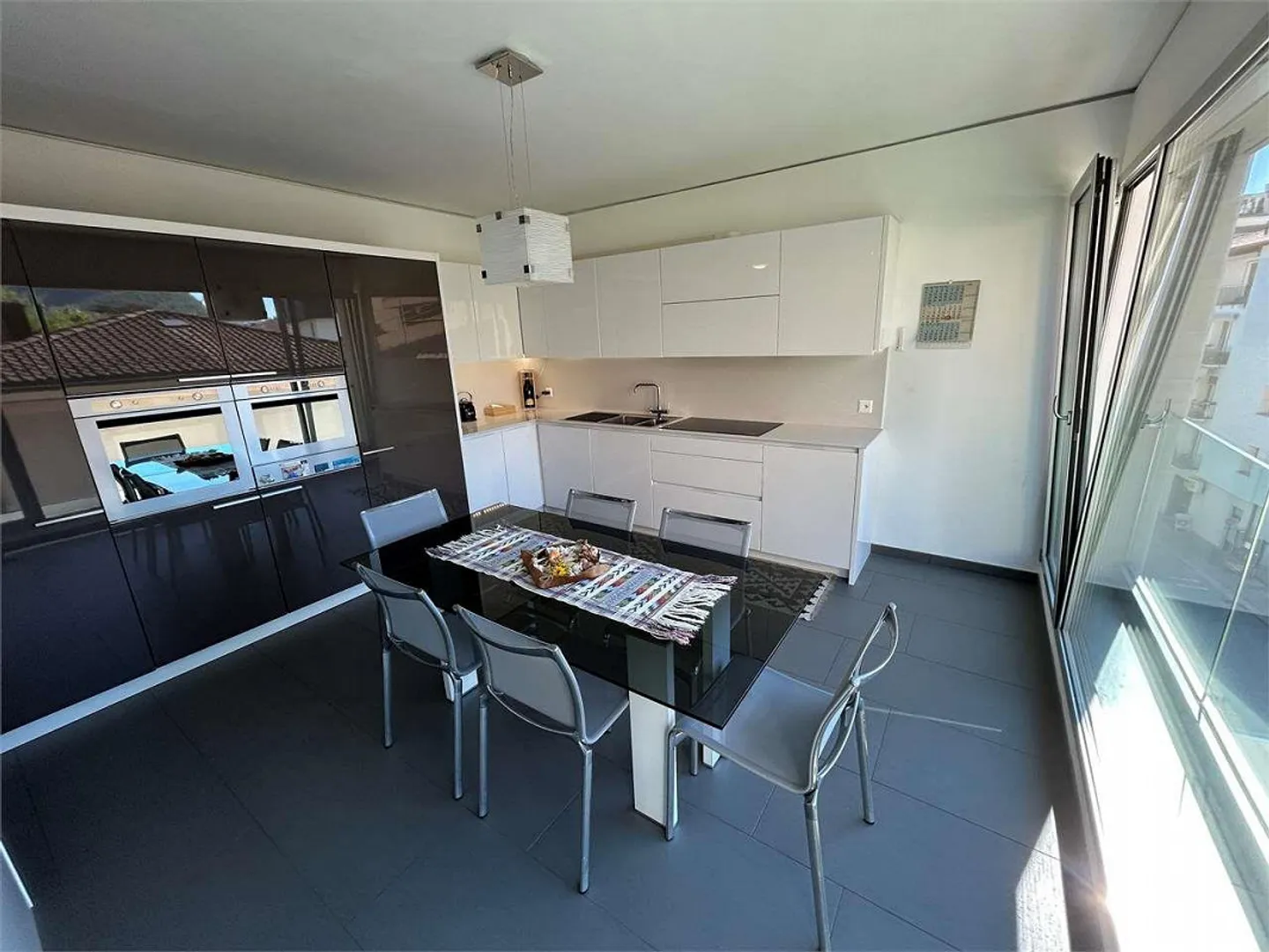 Lugano: 4,5-Zimmer-Wohnung neu möbliert - Foto 2 von 10