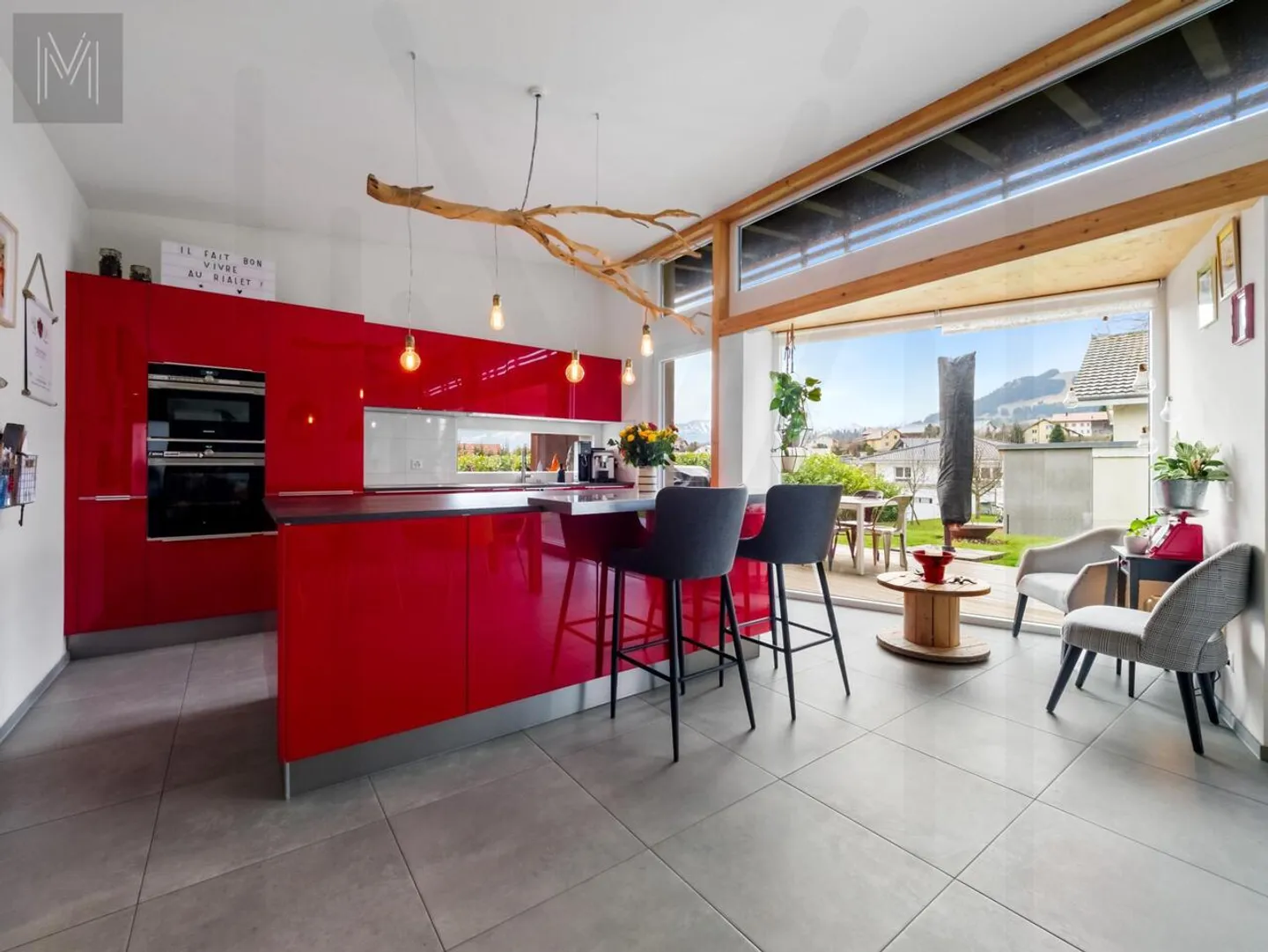 Wunderschöne Architektenvilla mit 5,5 Zimmern auf einer Ebene? Komfort, Modernität und idyllische Umgebung - Foto 5 von 13