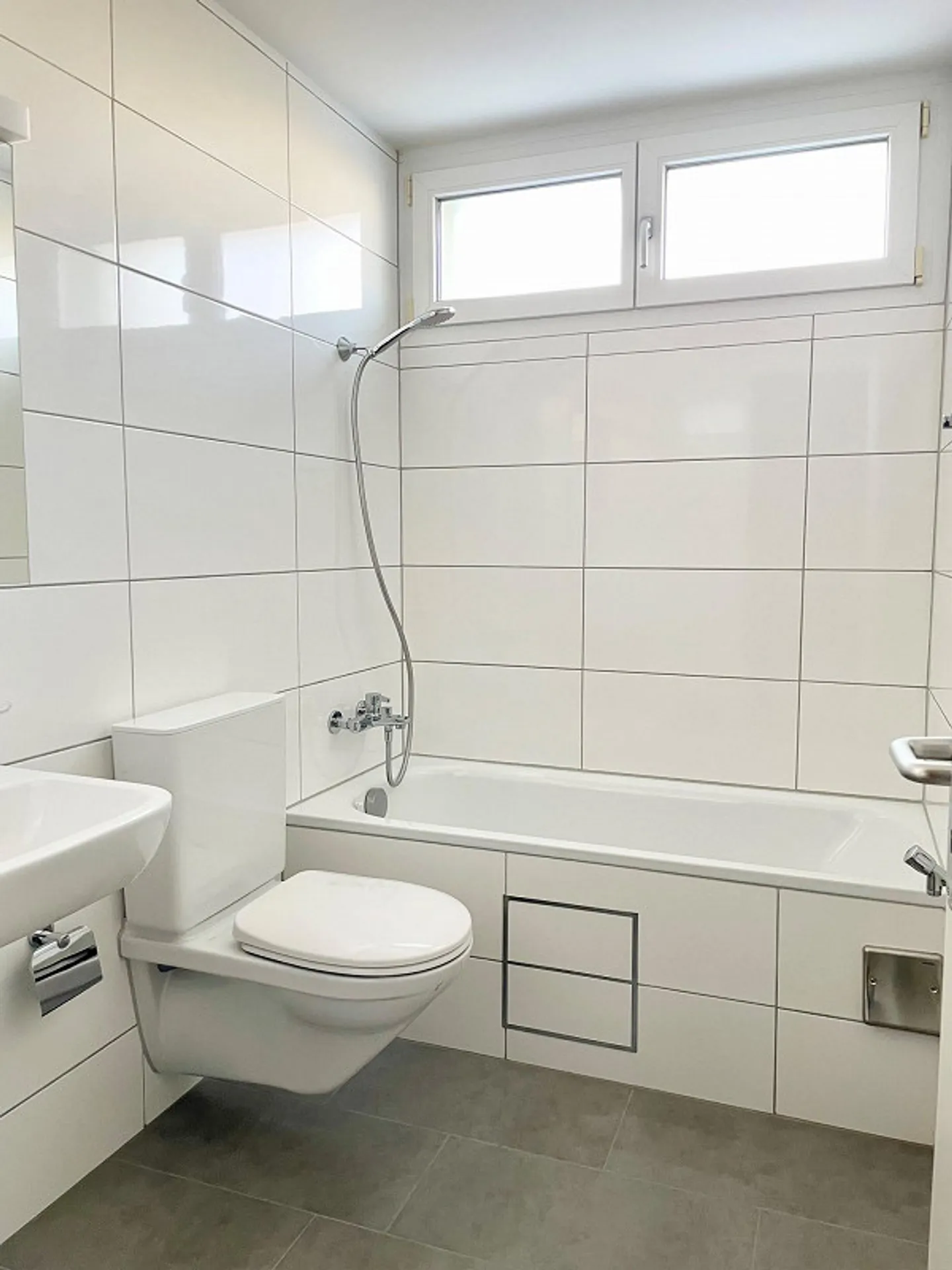 Nouvelle cuisine et salle de bain ! Emplacement calme et central avec grand balcon ! - Photo 4 sur 5