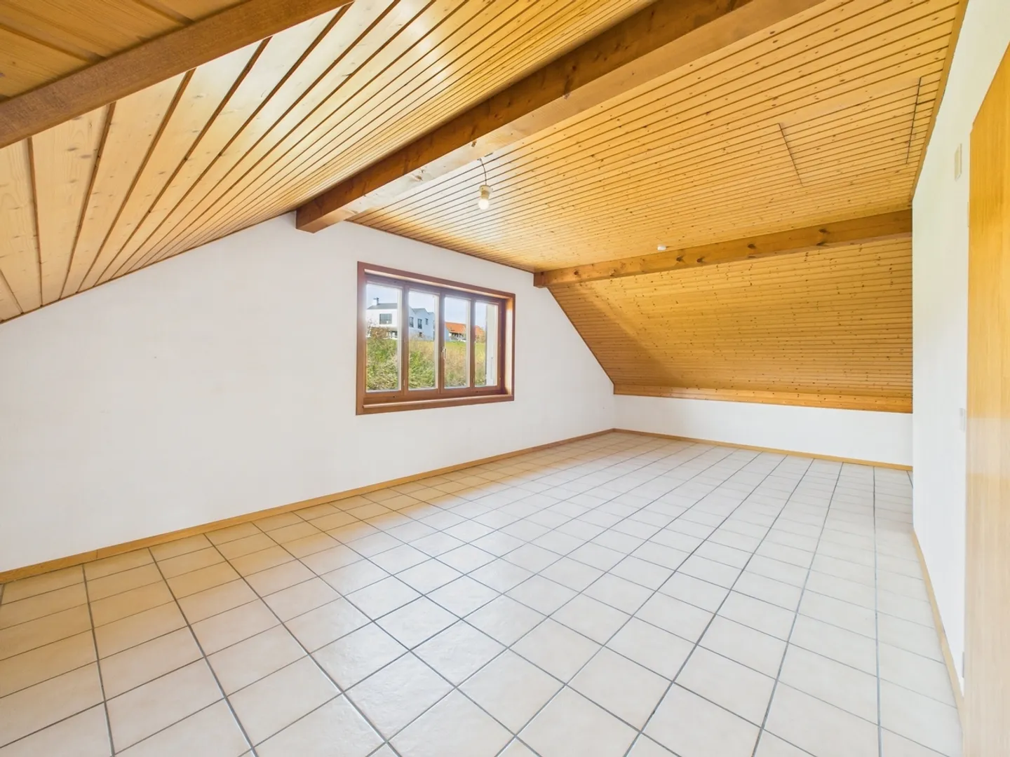 Spacious family apartment with stunning views in Morlon - Photo 5 of 13