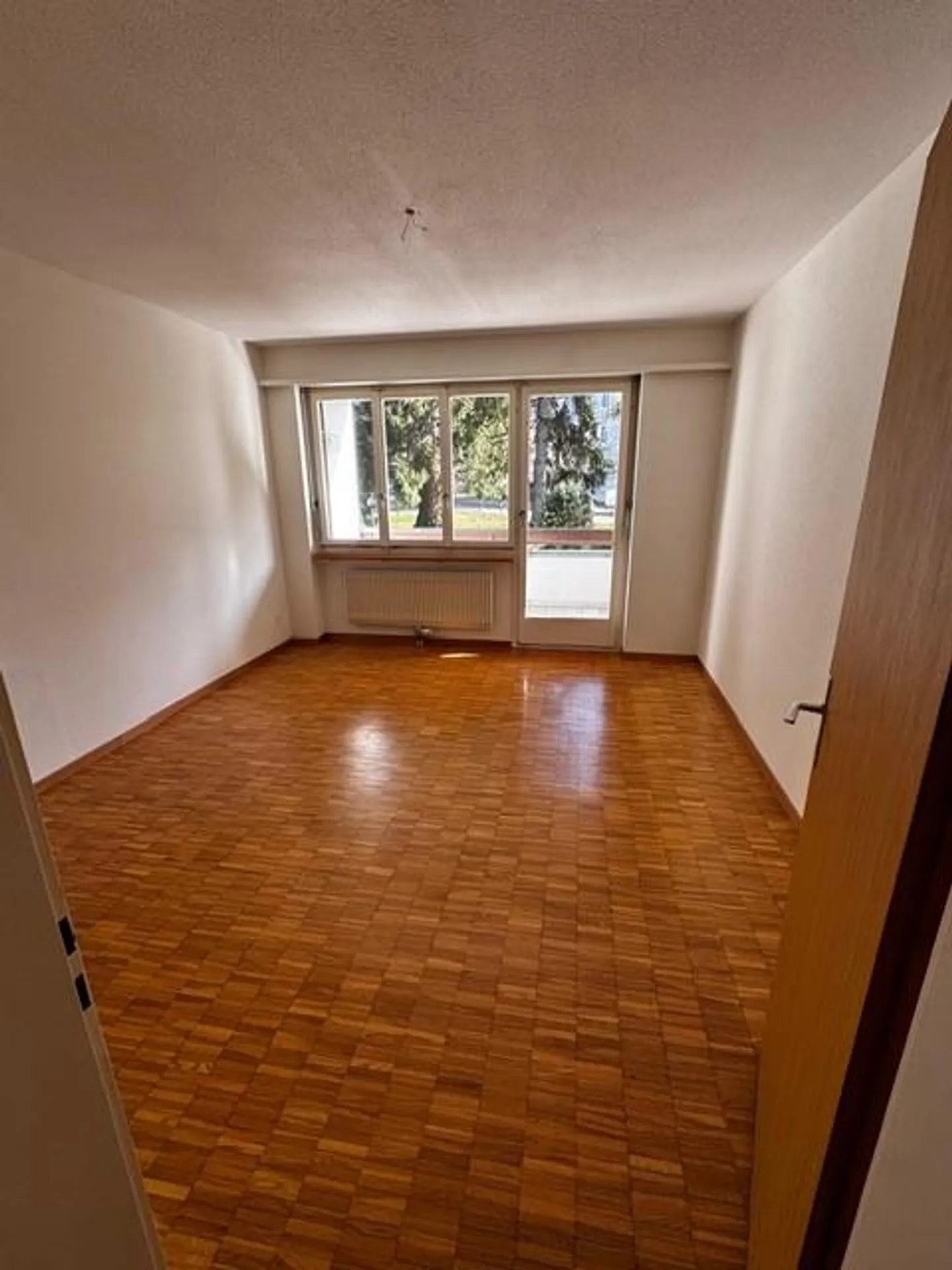In affitto in un quartiere tranquillo appartamento luminoso di 4,5 stanze - Foto 1 di 12