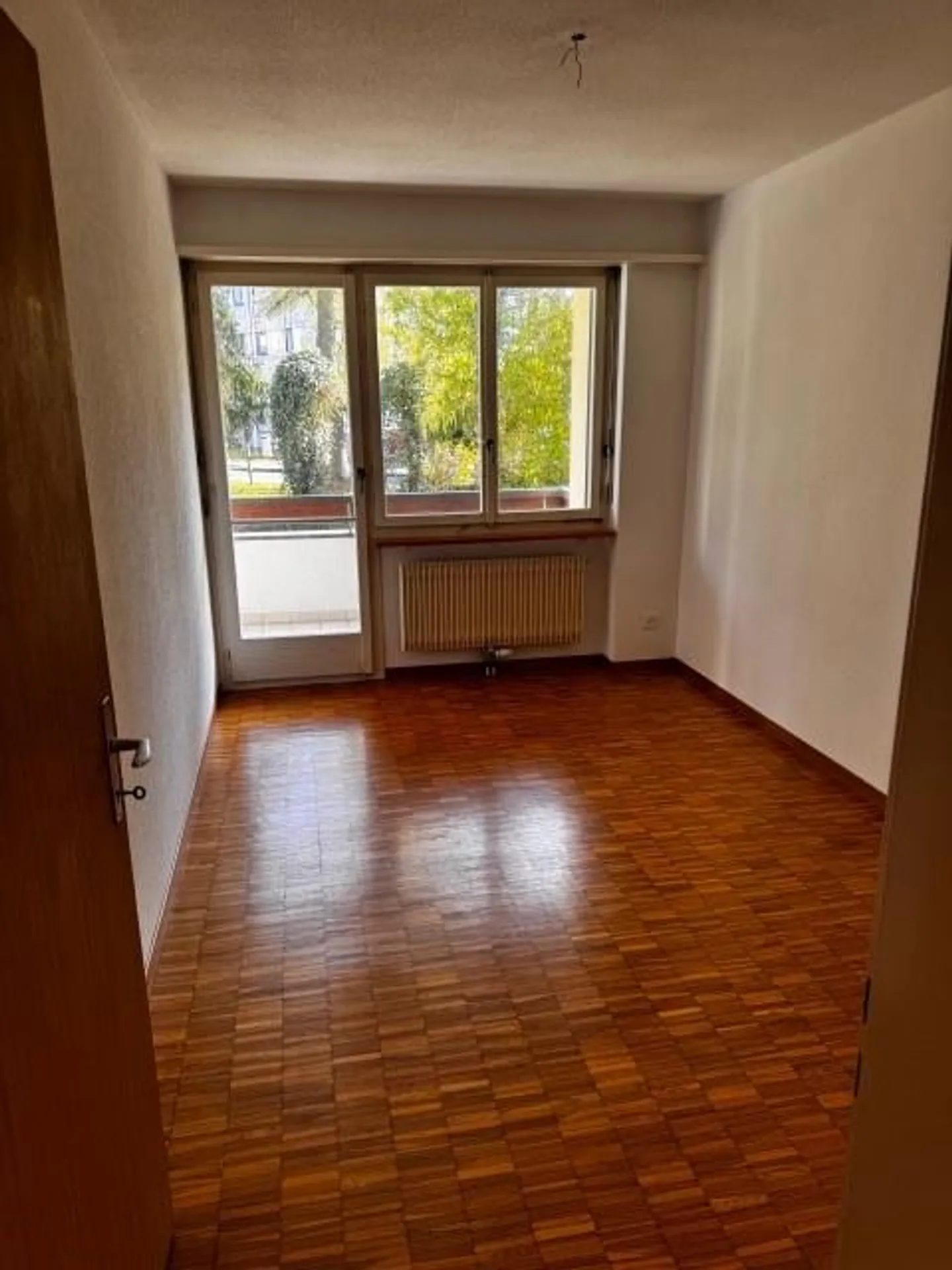 In affitto in un quartiere tranquillo appartamento luminoso di 4,5 stanze - Foto 2 di 12