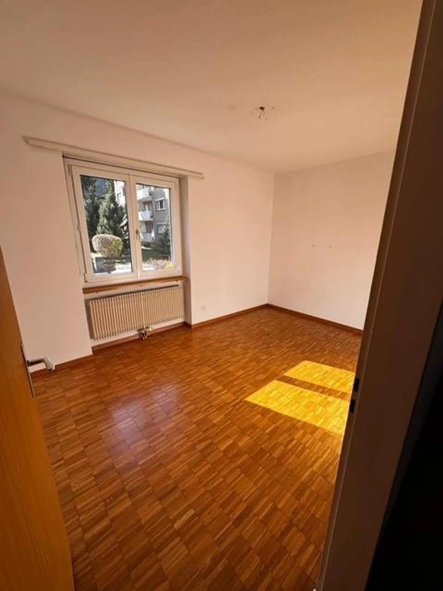 In affitto in un quartiere tranquillo appartamento luminoso di 4,5 stanze - Foto 7 di 12