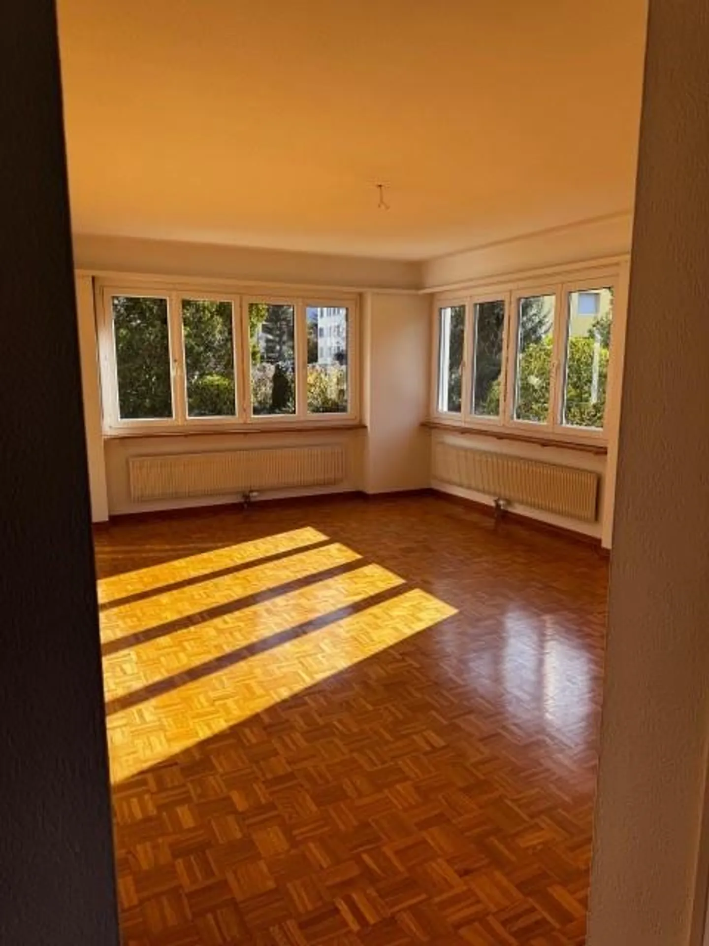 In affitto in un quartiere tranquillo appartamento luminoso di 4,5 stanze - Foto 8 di 12