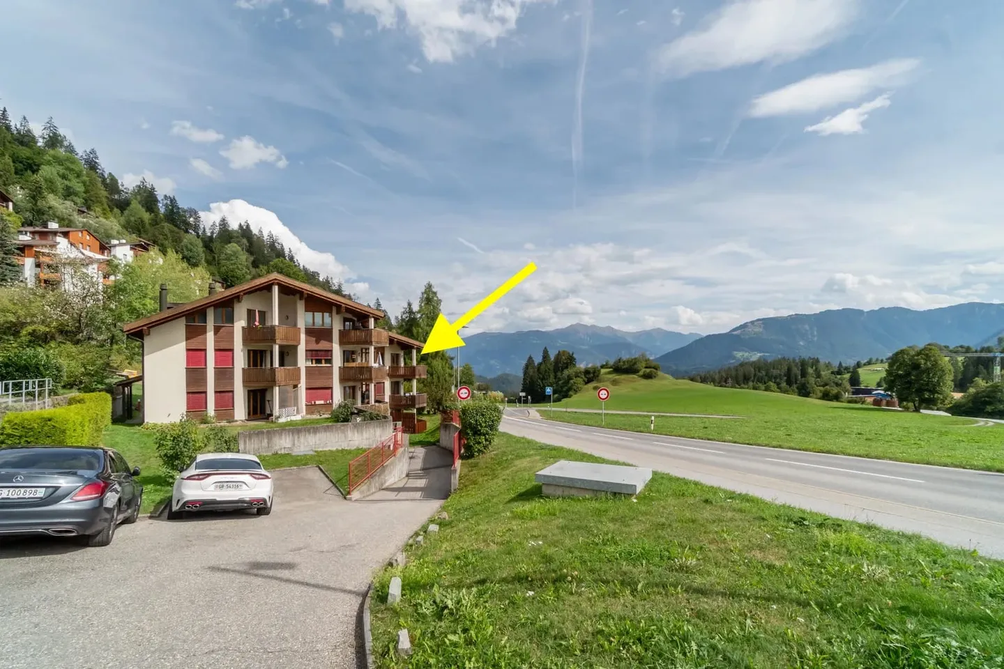 Charming Apartment with Mountain View - Photo 3 of 13