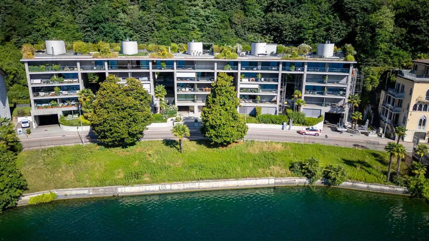Penthouse di Lusso con Vista Lago - Foto 3 di 13