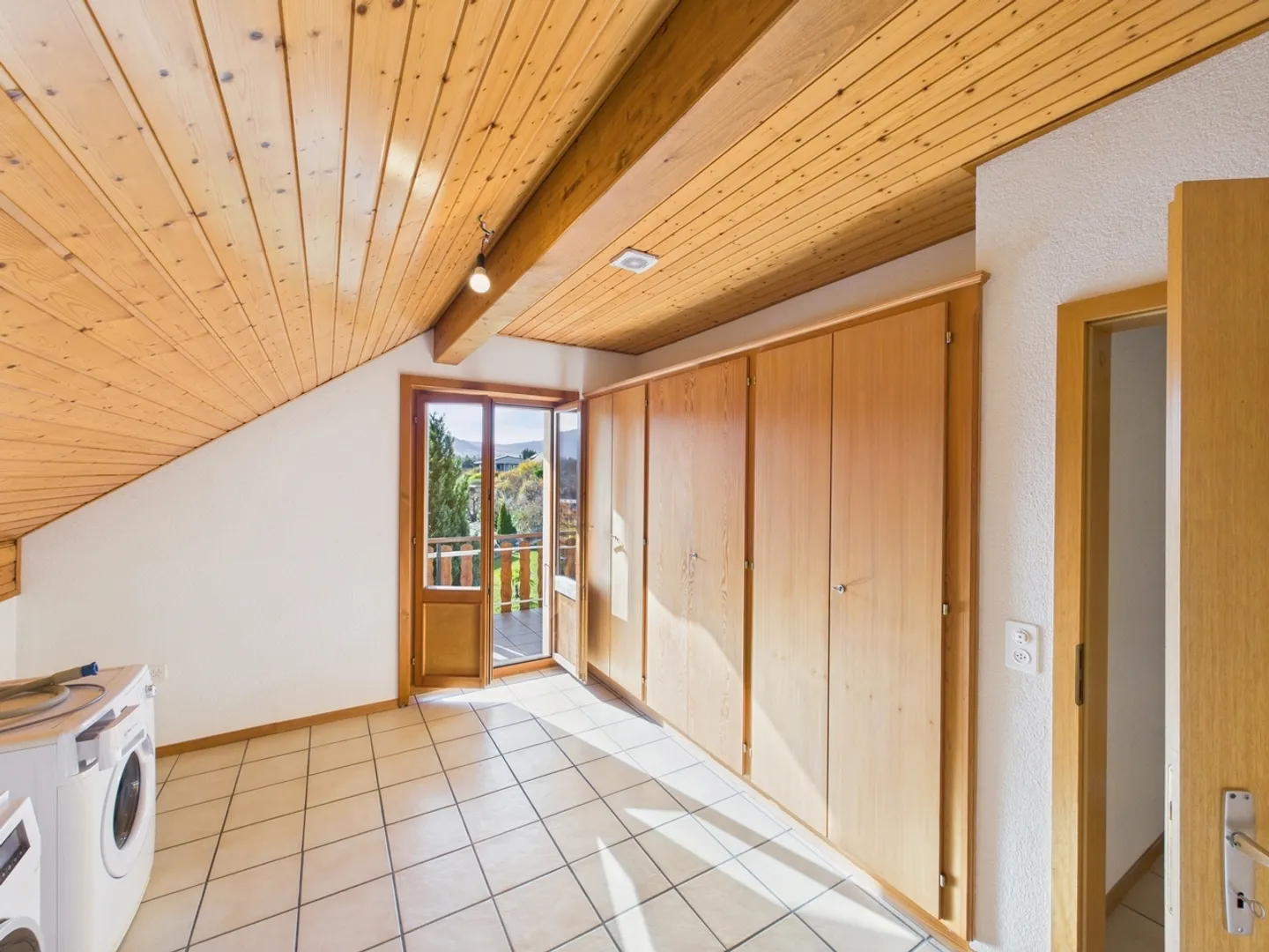 Spacious family apartment with stunning views in Morlon - Photo 11 of 13