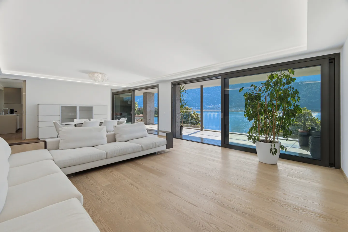 Penthouse di Lusso con Vista Lago - Foto 10 di 13