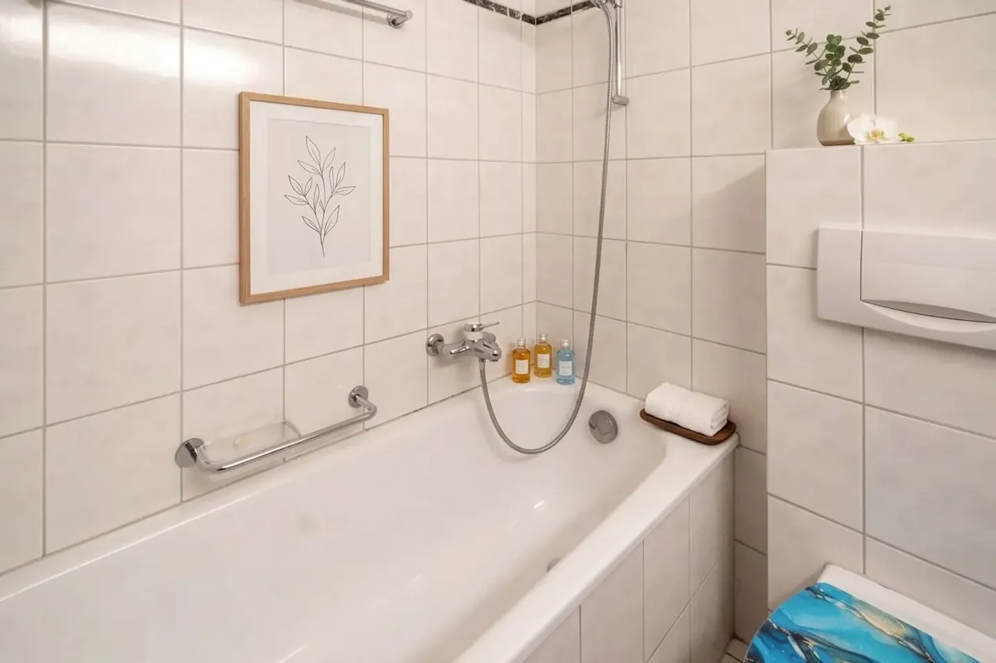 Charming Apartment with Mountain View - Photo 10 of 13