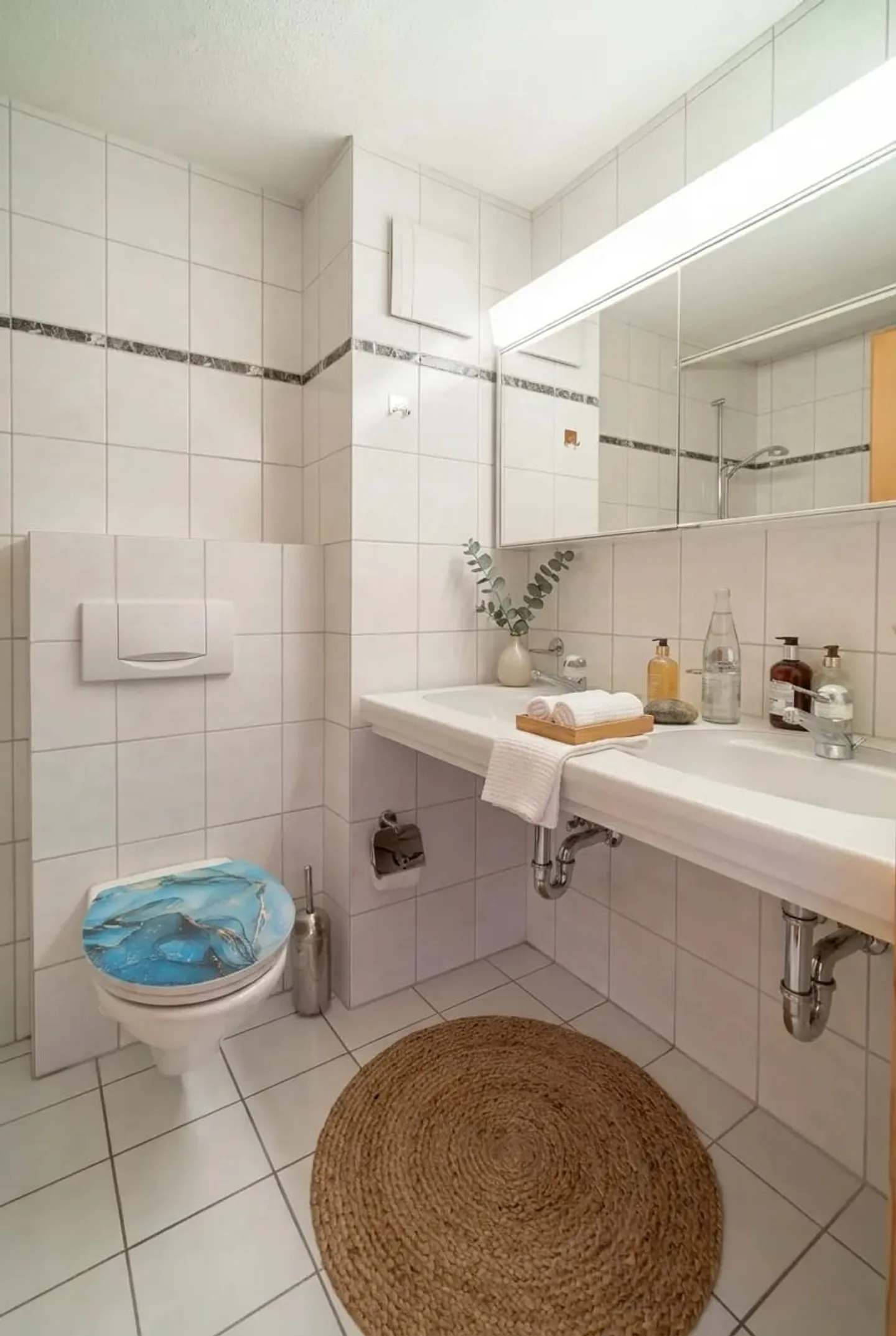 Charming Apartment with Mountain View - Photo 9 of 13