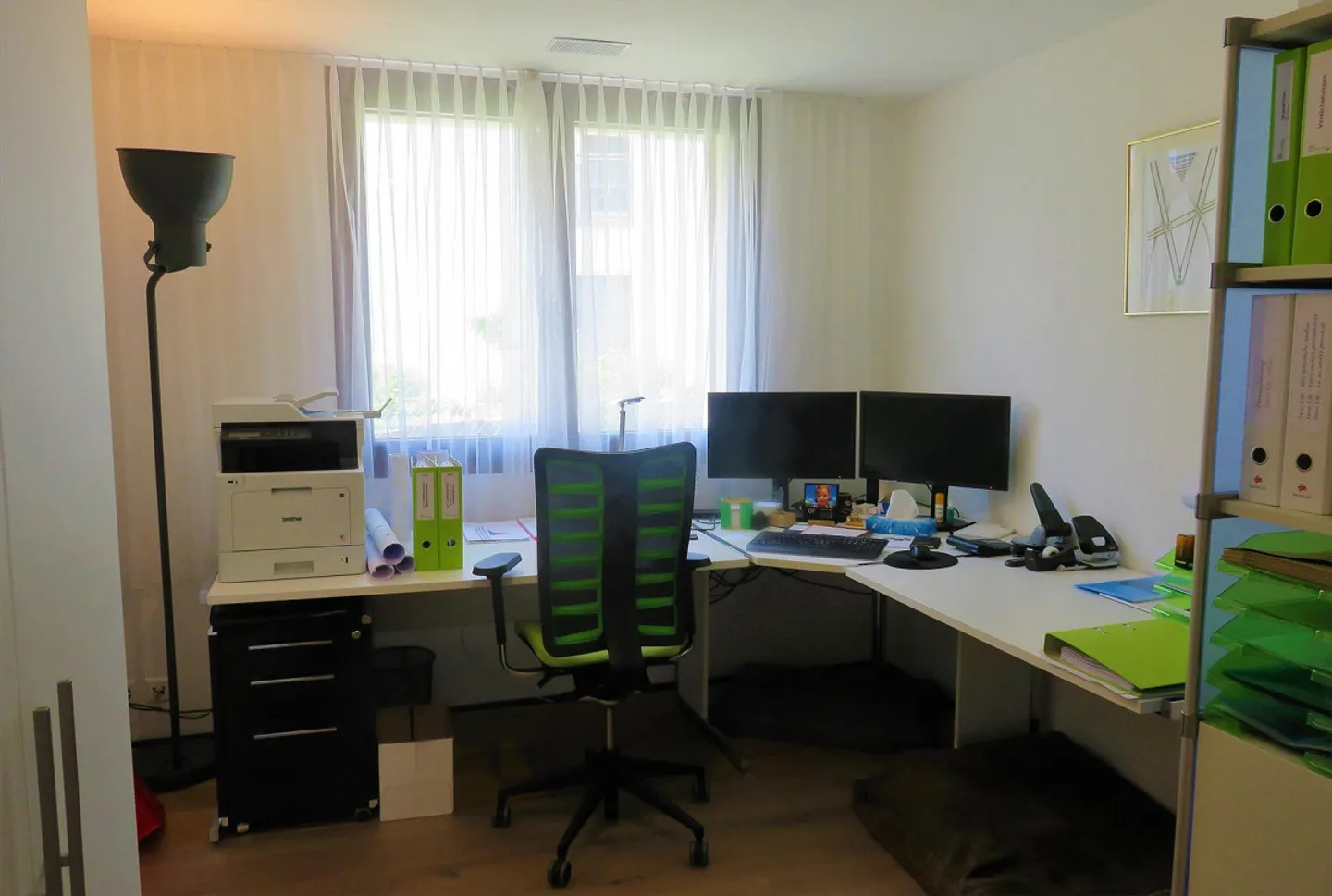 Living like in a single-family home - Photo 10 of 12