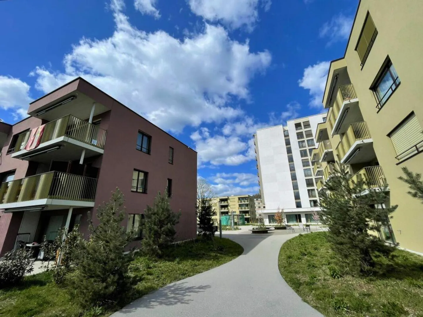 Alterswohnungen: Moderne 2.5-Zimmer-Wohnung mit Balkon beim Gesundheitszentrum Brugg - Photo 1 sur 7