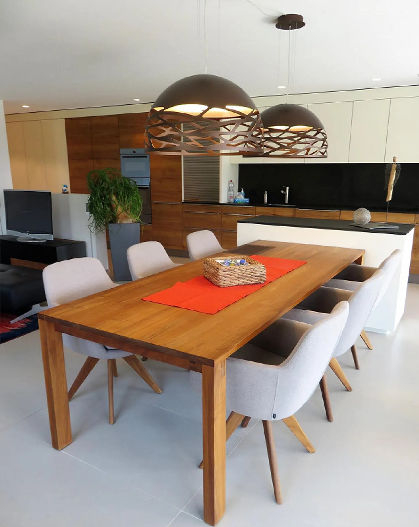 Living like in a single-family home - Photo 6 of 12