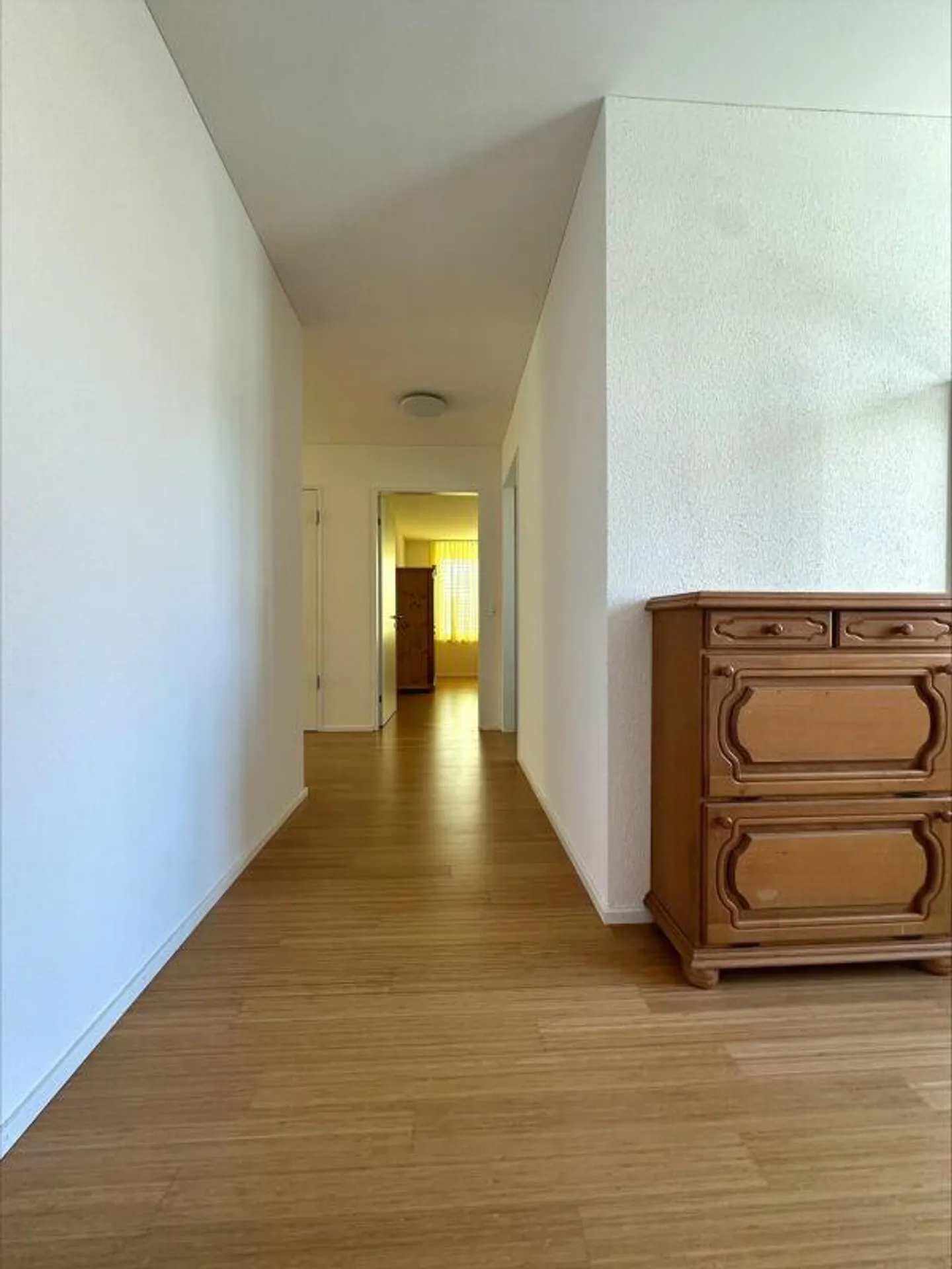 Alterswohnungen: Moderne 2.5-Zimmer-Wohnung mit Balkon beim Gesundheitszentrum Brugg - Photo 4 sur 7