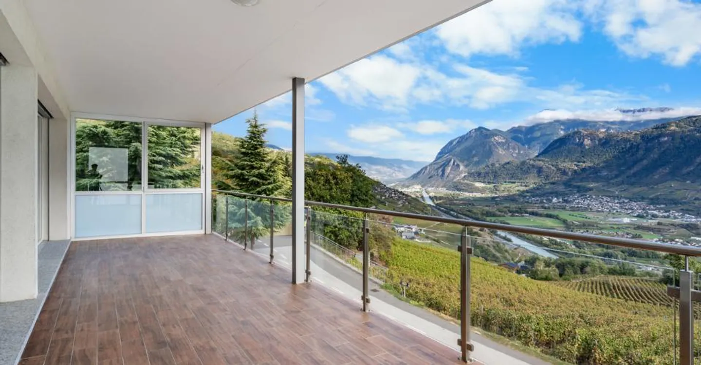 Sublime 4.5 Room Apartment with Large Balcony and Panoramic View - Photo 1 of 13