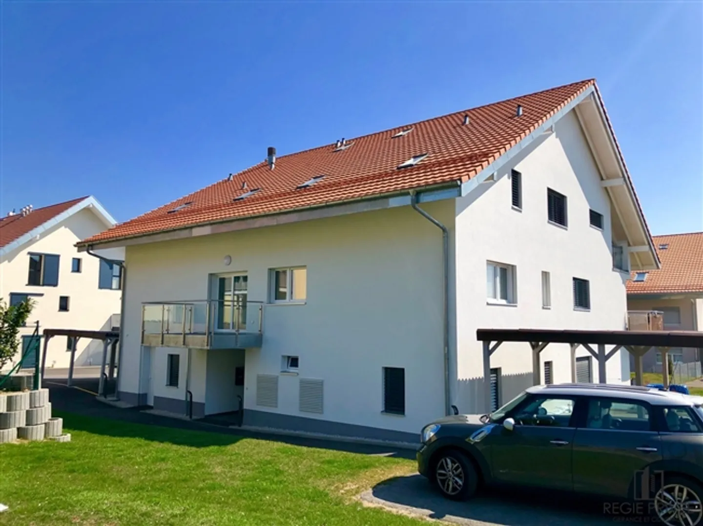 "Espace extérieur" - Photo 2 sur 2