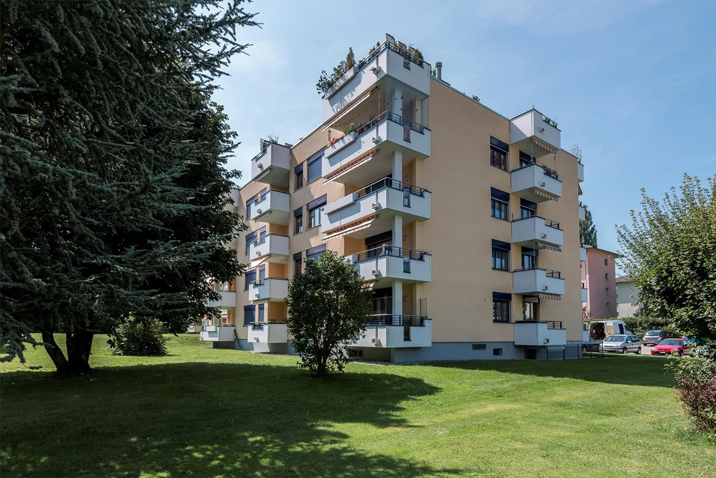 Grand appartement dans un cardre verdoyant ! - Photo 1 sur 2
