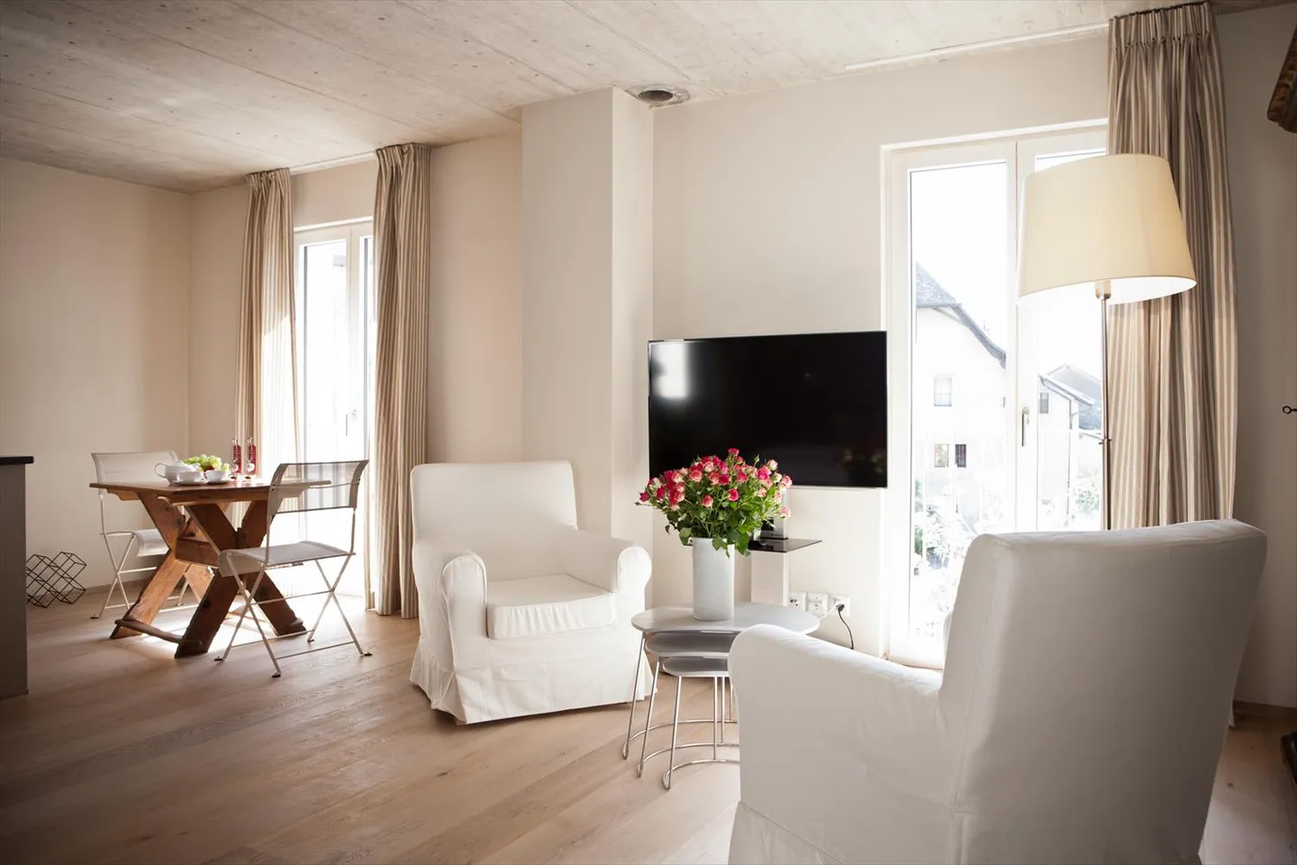 Charmante renovierte und möblierte 2-Zimmer-Wohnung in Saint-Livres, in... - Foto 1 von 9