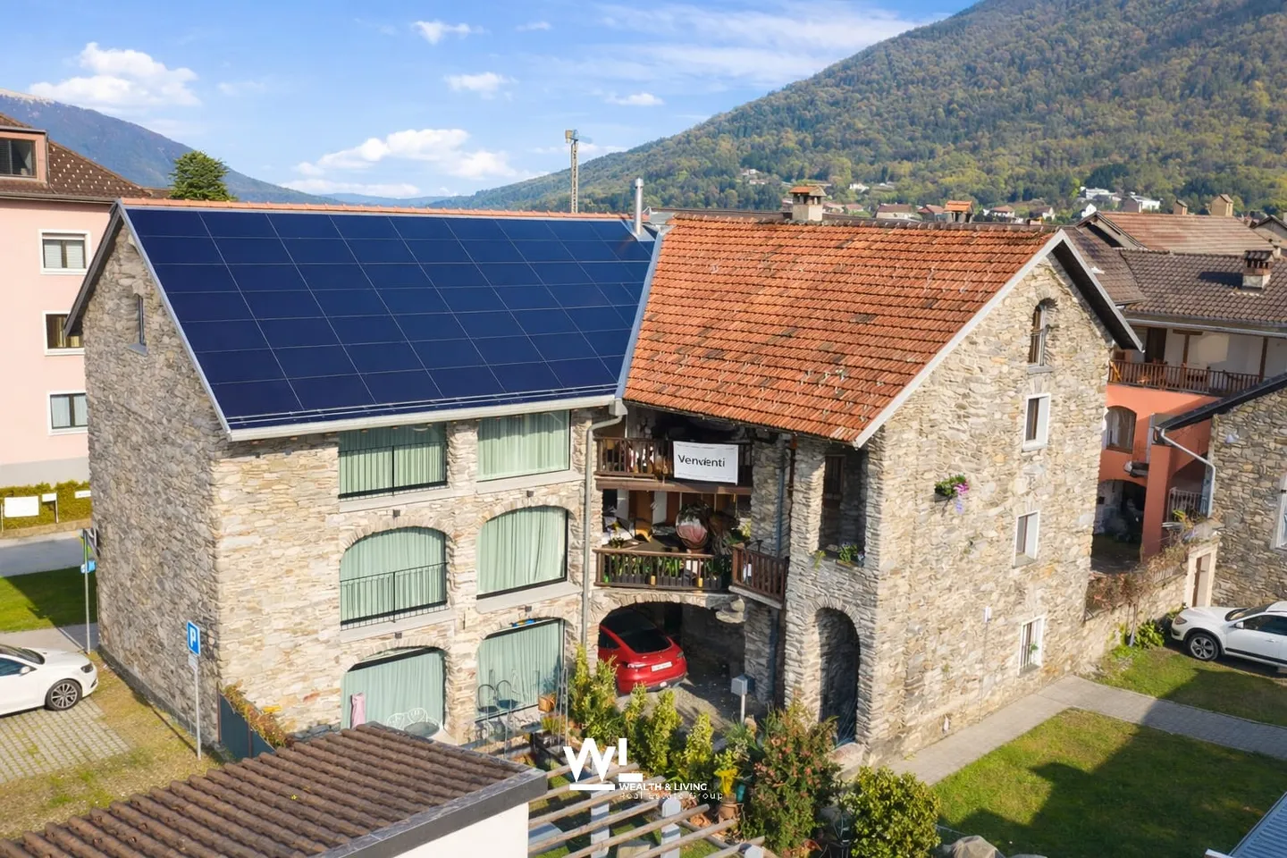 Charming 5-Room Townhouse in Losone - Photo 2 of 13