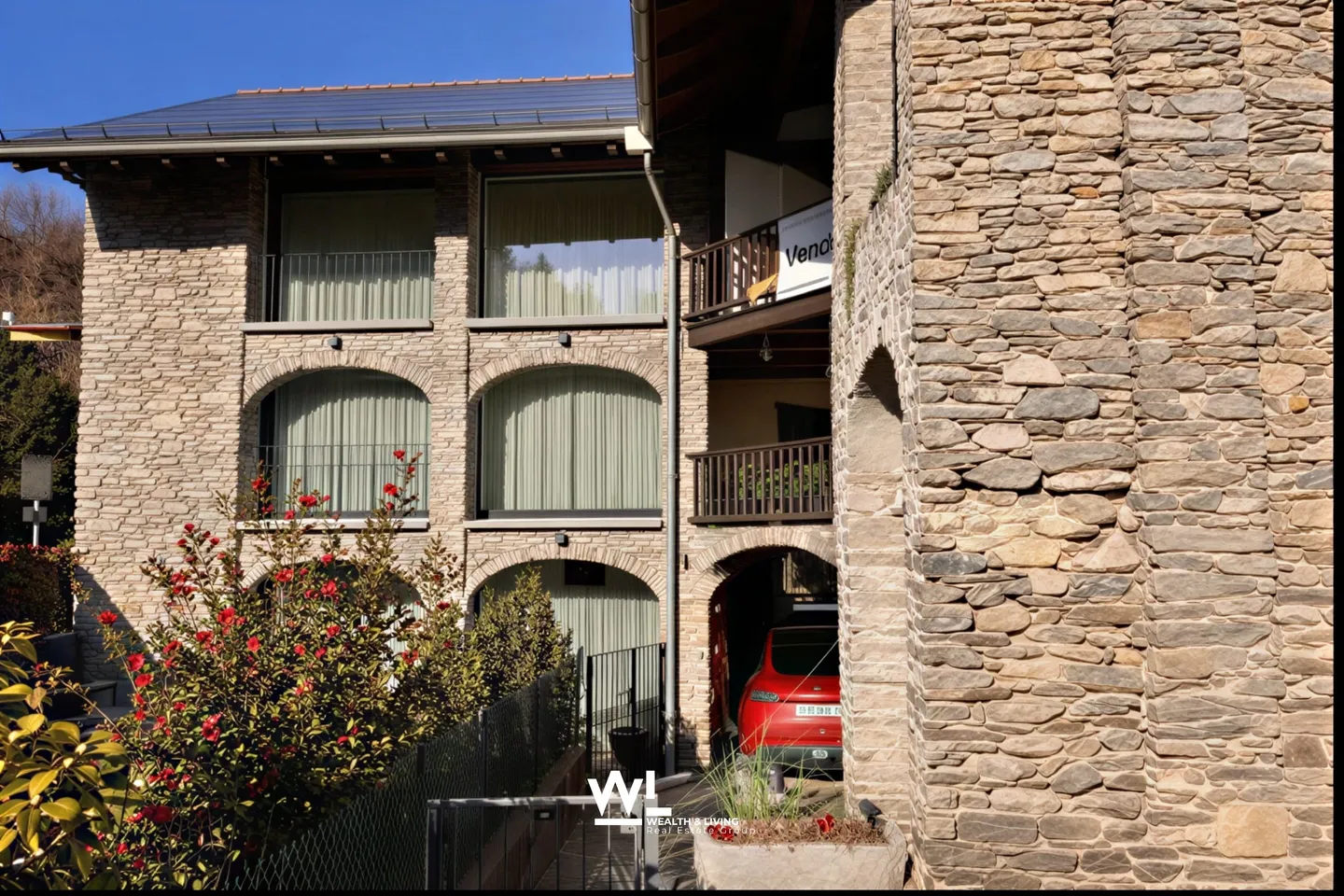 Charming 5-Room Townhouse in Losone - Photo 3 of 13