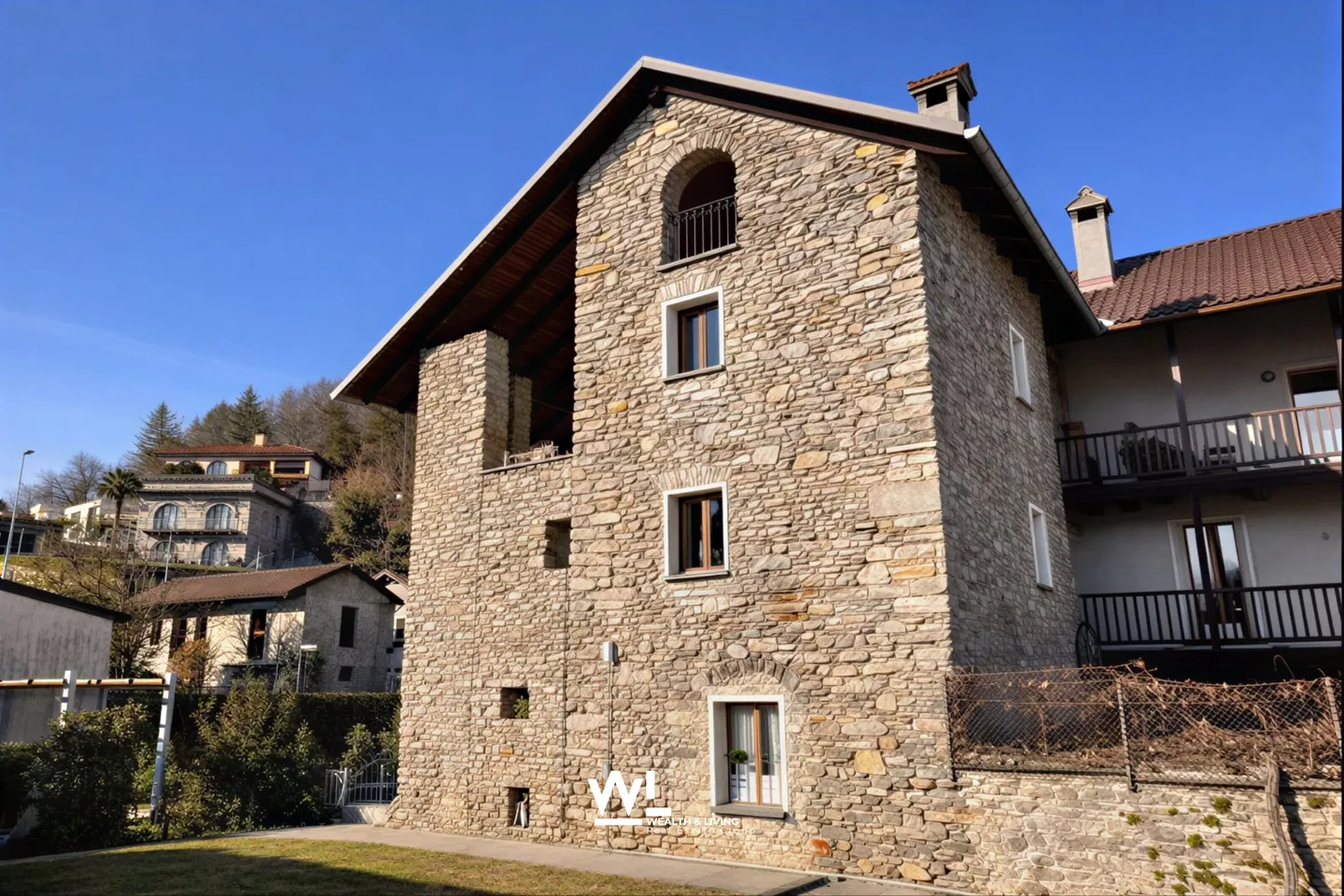 Charming 5-Room Townhouse in Losone - Photo 4 of 13