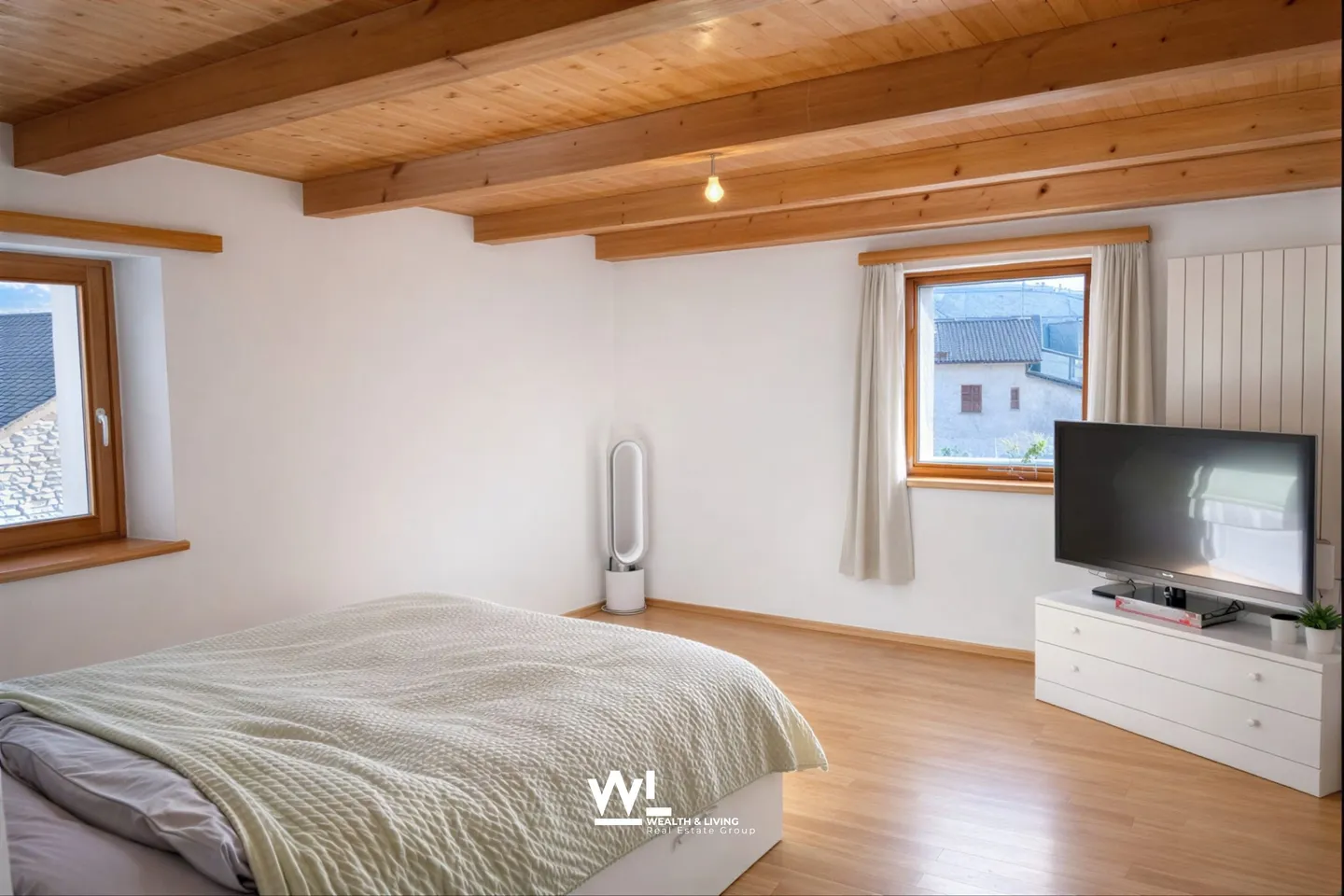 Charming 5-Room Townhouse in Losone - Photo 8 of 13